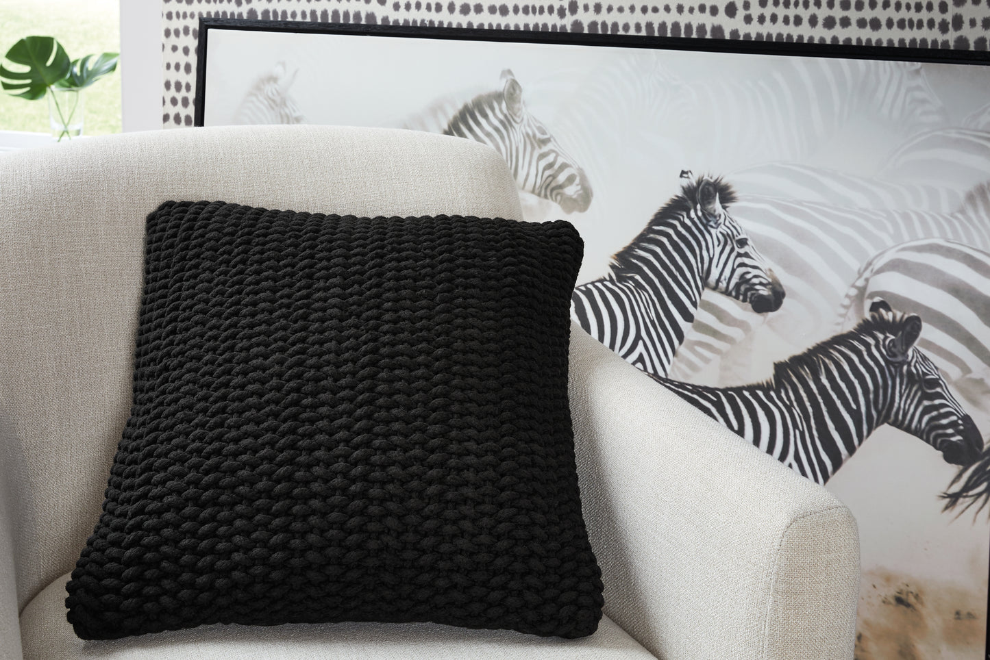 Auburndale Furniture Outlet - Ashley Furniture - Renemore Pillows - Pillow / Black - A1000475P