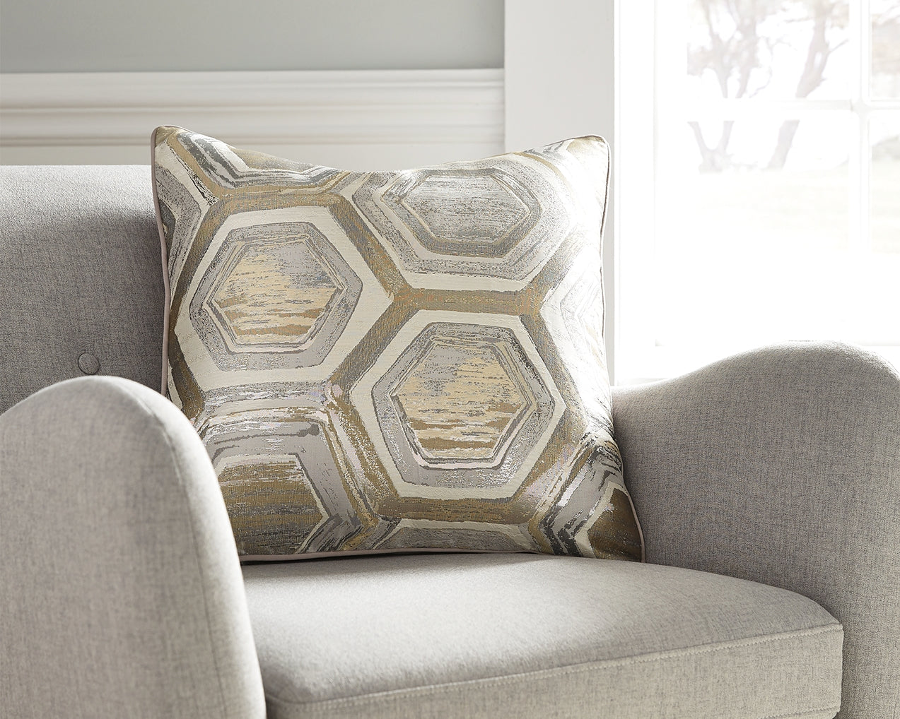 Auburndale Furniture Outlet - Ashley Furniture - Meiling Pillows - Pillow (4/CS) / Metallic - A1000480