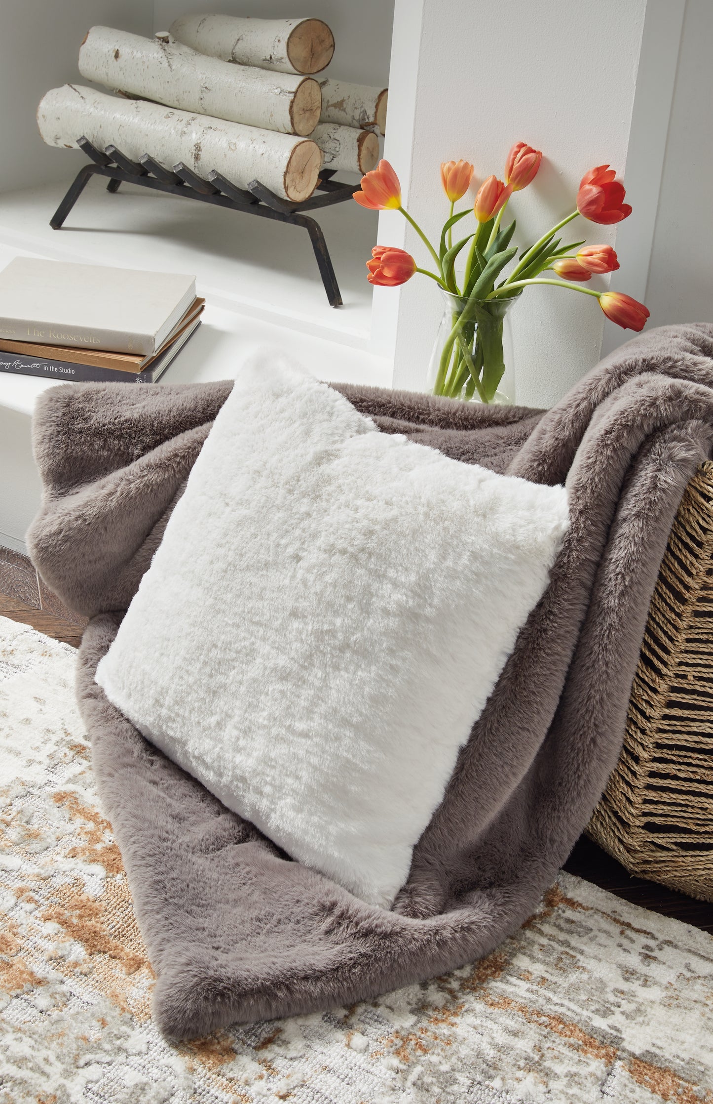 Auburndale Furniture Outlet - Ashley Furniture - Gariland Pillows - Pillow (4/CS) / White - A1000863
