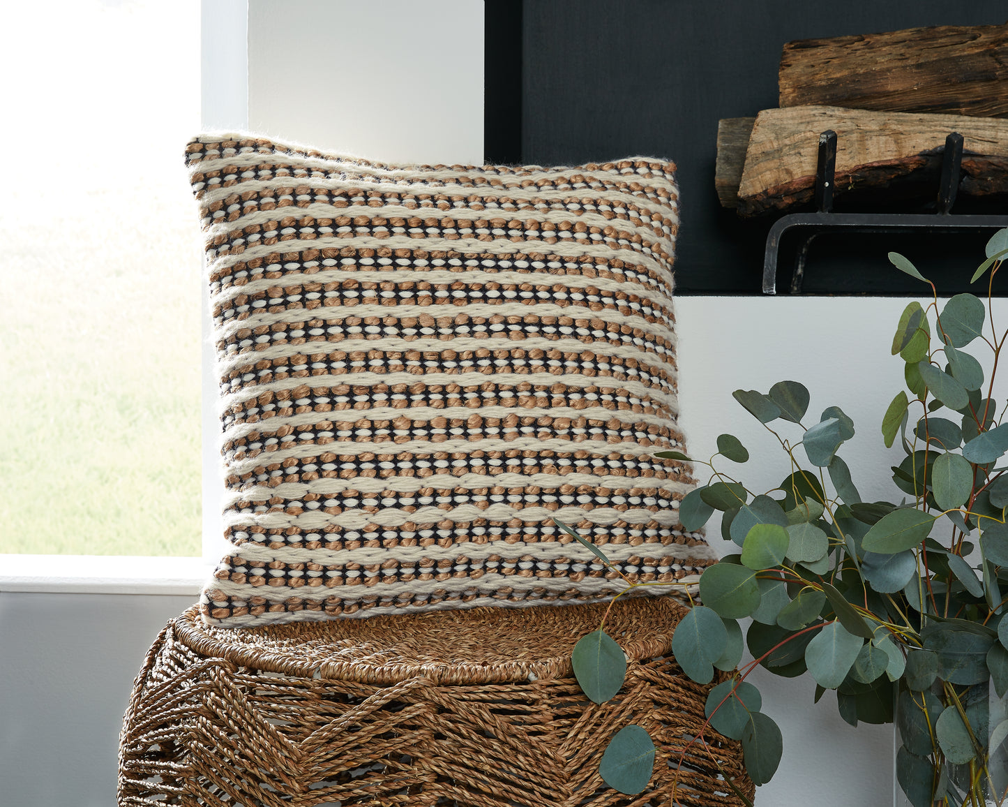 Auburndale Furniture Outlet - Ashley Furniture - Nealington Pillows - Pillow (4/CS) / Brown/Black/White - A1000929