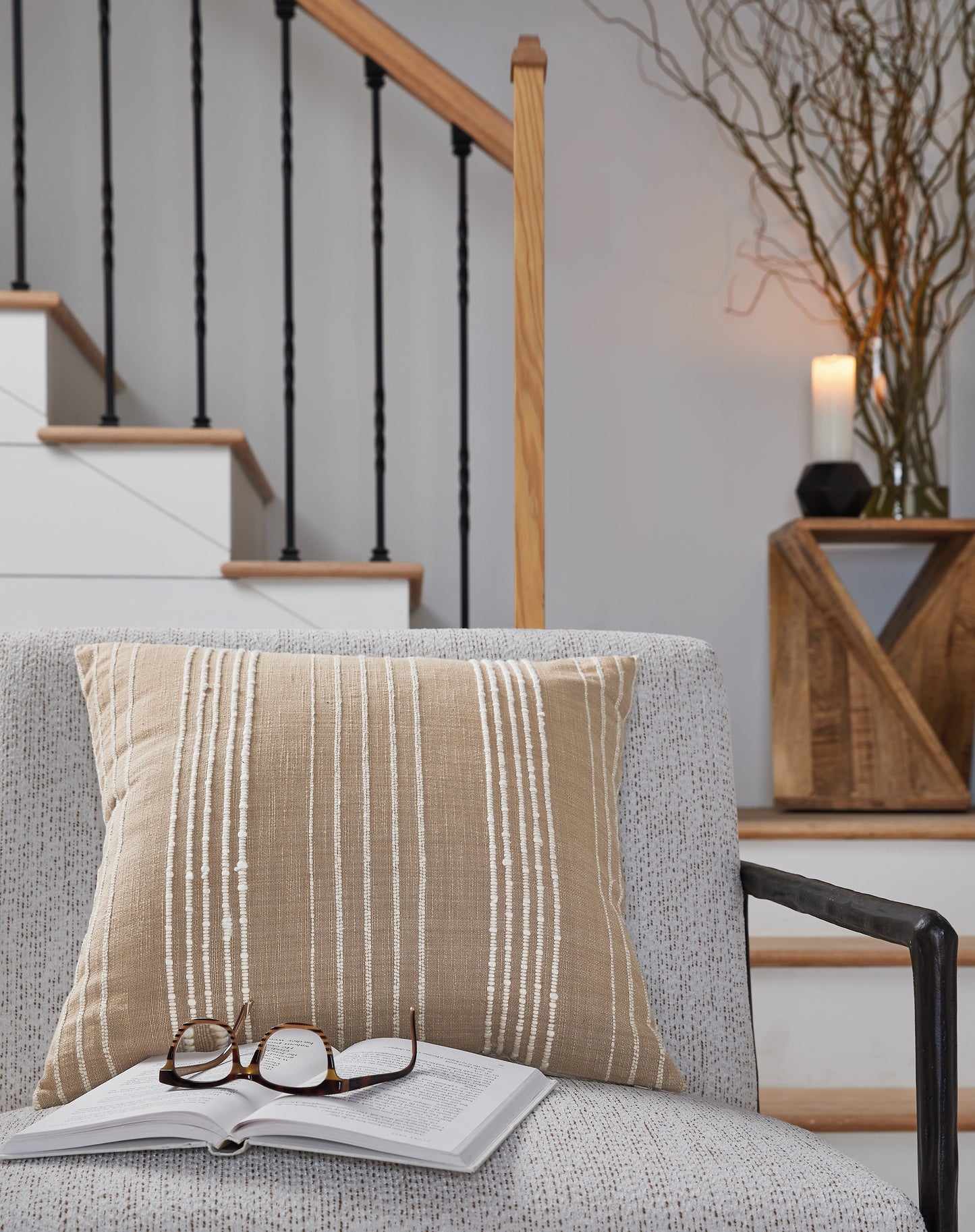 Auburndale Furniture Outlet - Ashley Furniture - Benbert Pillows - Pillow (4/CS) / Tan/White - A1000958
