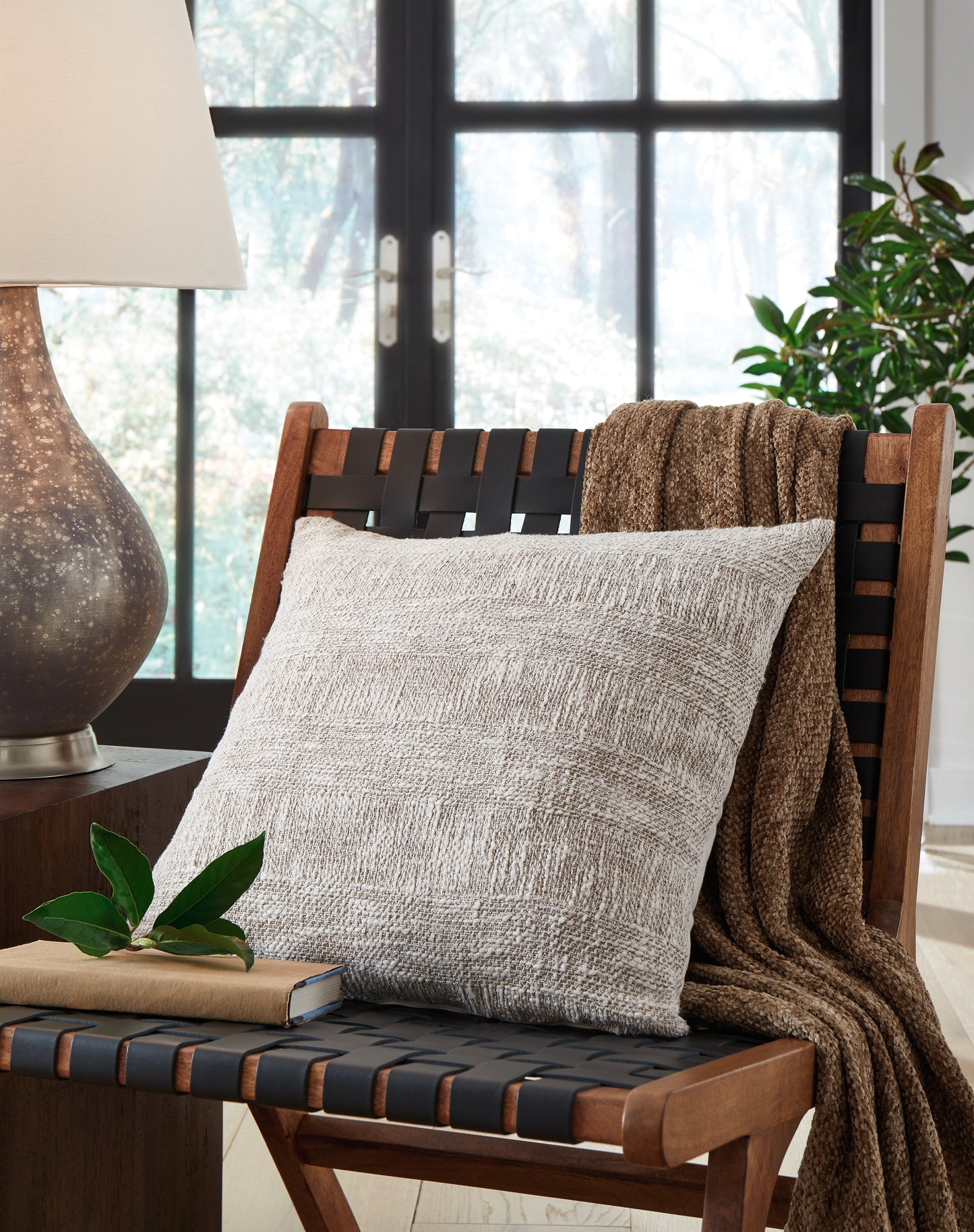 Auburndale Furniture Outlet - Ashley Furniture - Carddon Pillows - Pillow (4/CS) / Brown/White - A1000971