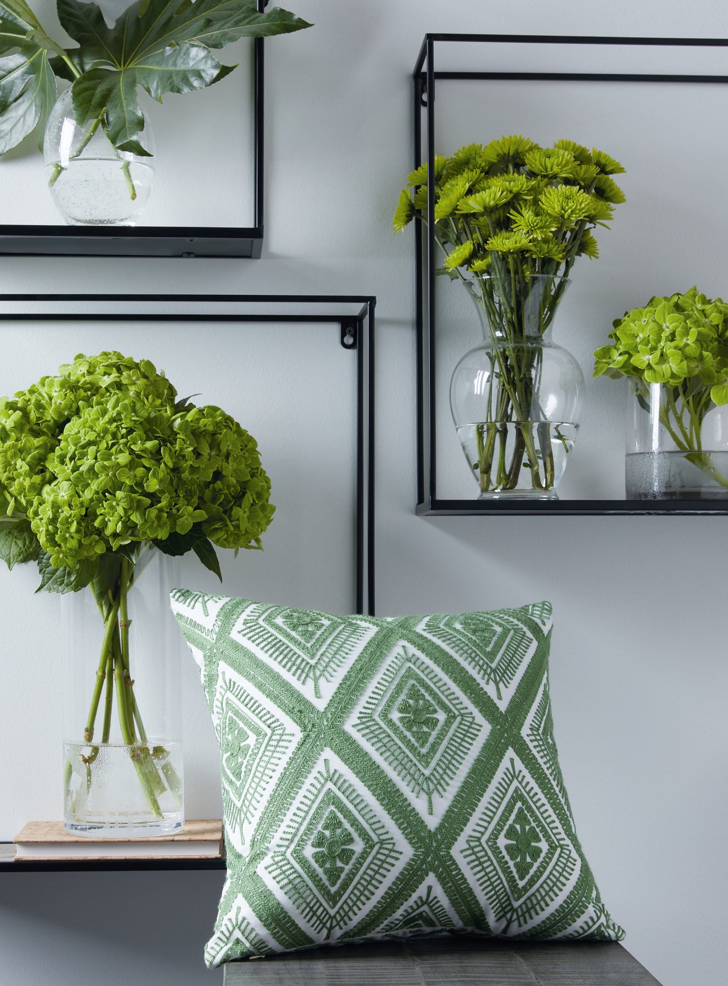Auburndale Furniture Outlet - Ashley Furniture - Bellvale Pillows - Pillow (4/CS) / Green/White - A1001028