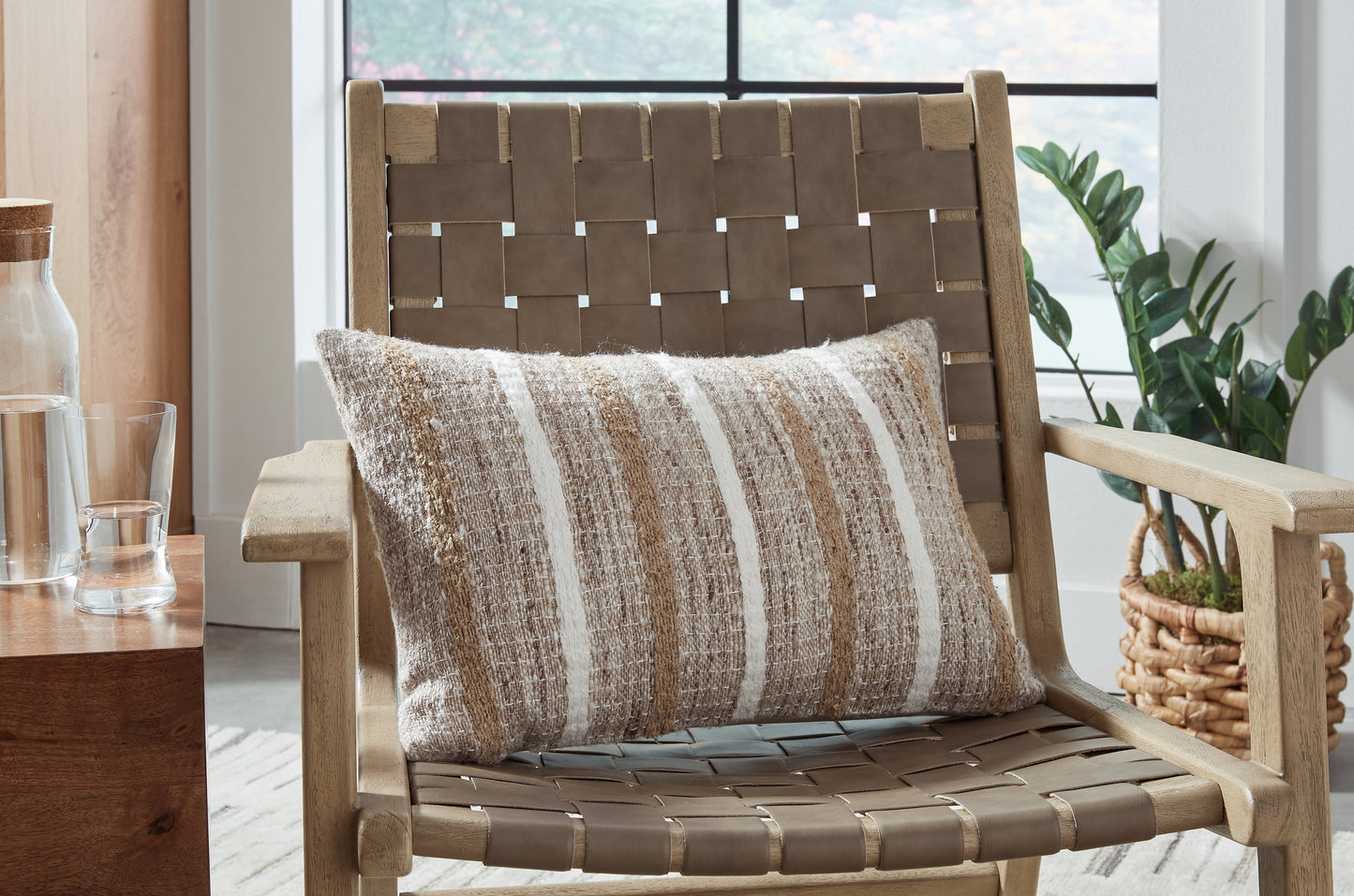 Auburndale Furniture Outlet - Ashley Furniture - Benish Pillows - Pillow (4/CS) / Tan/Brown/White - A1001047