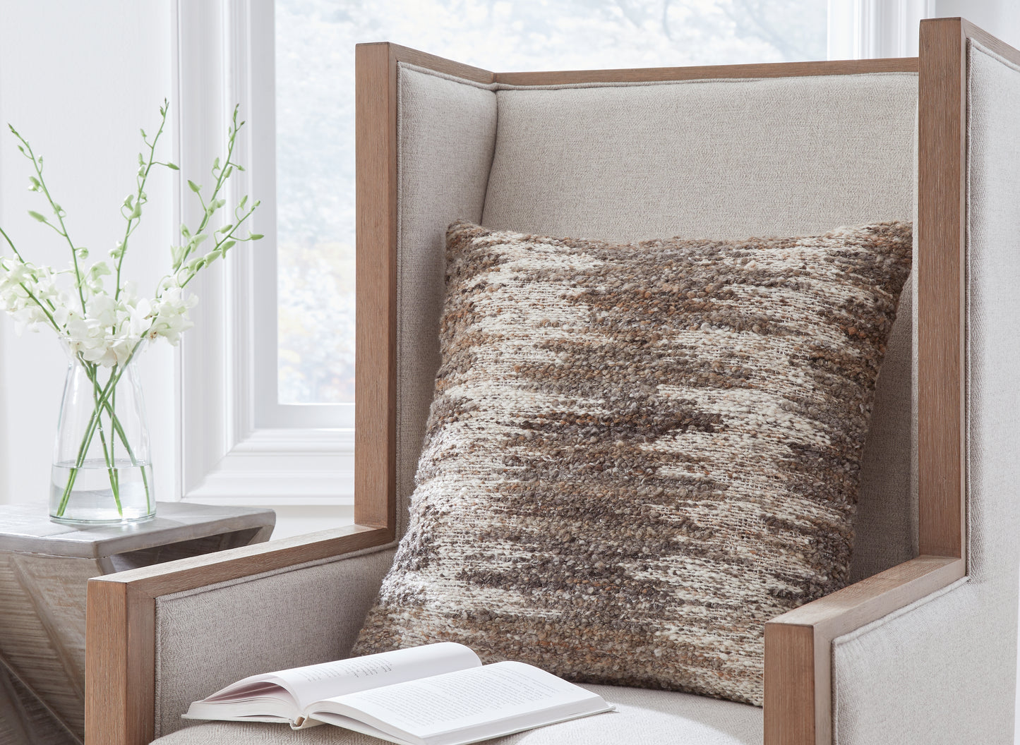 Auburndale Furniture Outlet - Ashley Furniture - Nealton Pillows - Pillow (4/CS) / Brown/White - A1001050