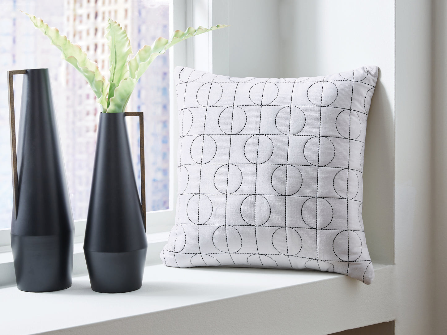 Auburndale Furniture Outlet - Ashley Furniture - Kydner Pillows - Pillow (4/CS) / White/Black - A1001107