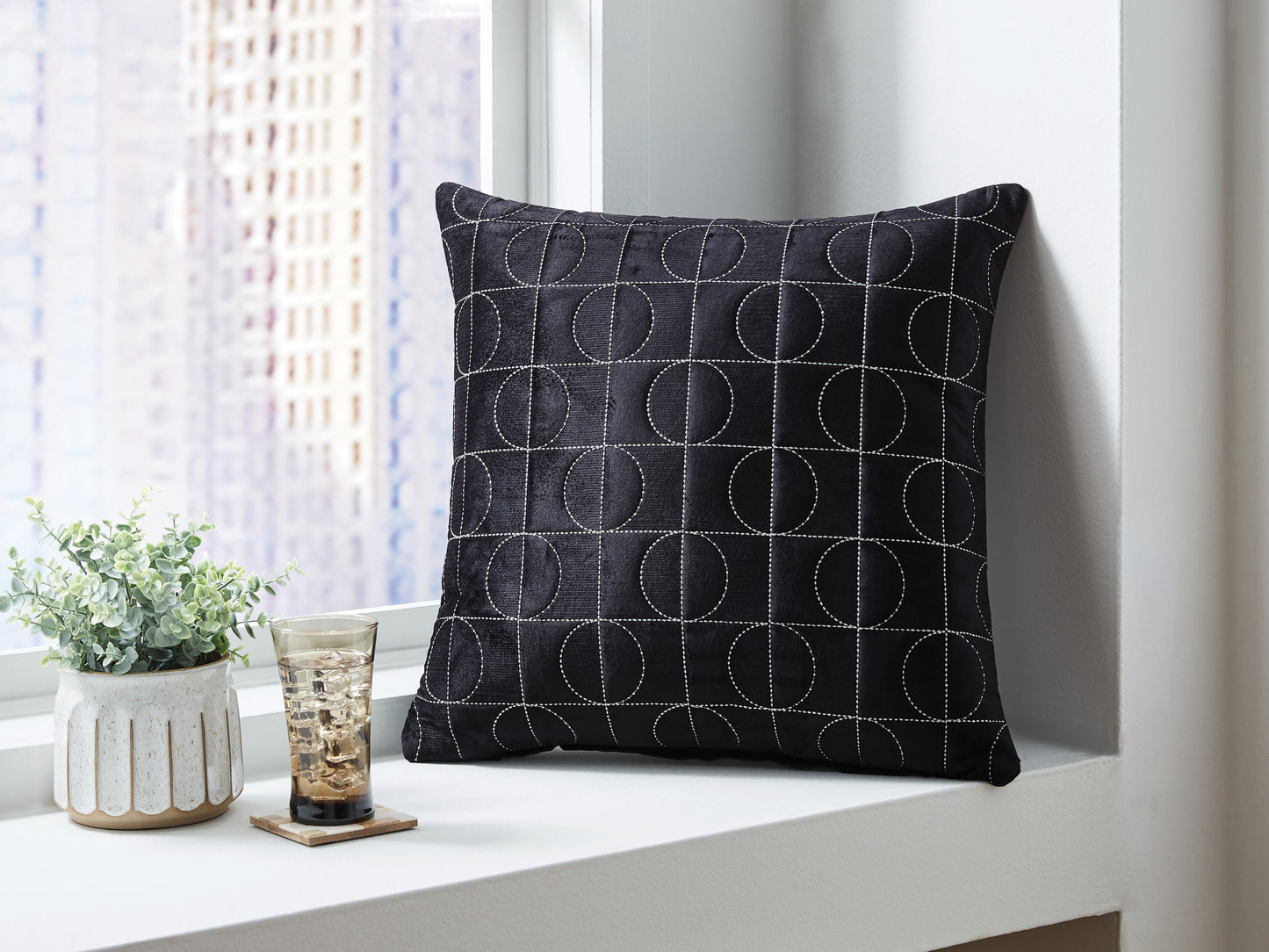 Auburndale Furniture Outlet - Ashley Furniture - Kydner Pillows - Pillow (4/CS) / Black/Silver - A1001108