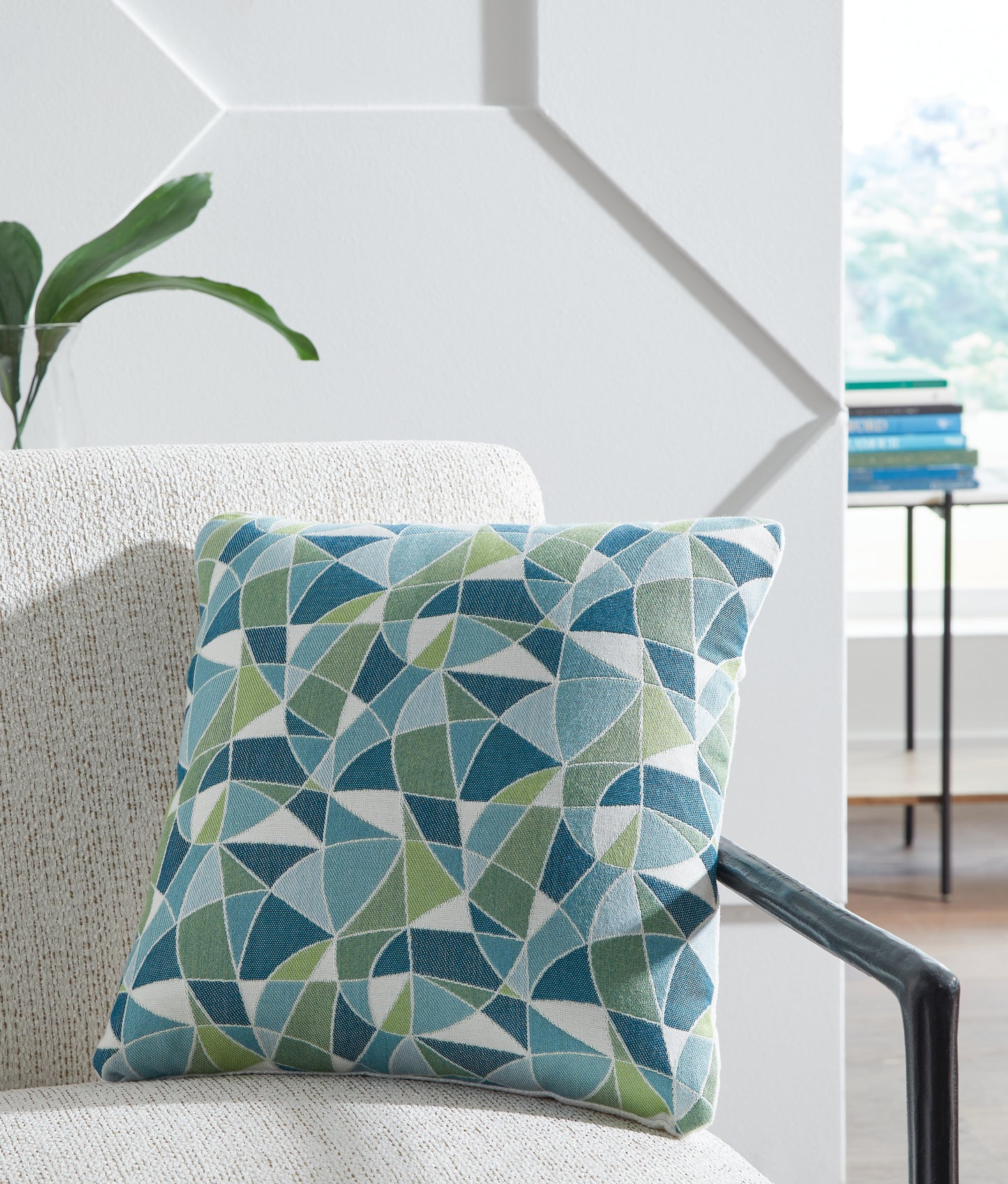 Auburndale Furniture Outlet - Ashley Furniture - Seanow Next-Gen Nuvella Pillows - Pillow (4/CS) / Green/Turquoise/White - A1900005