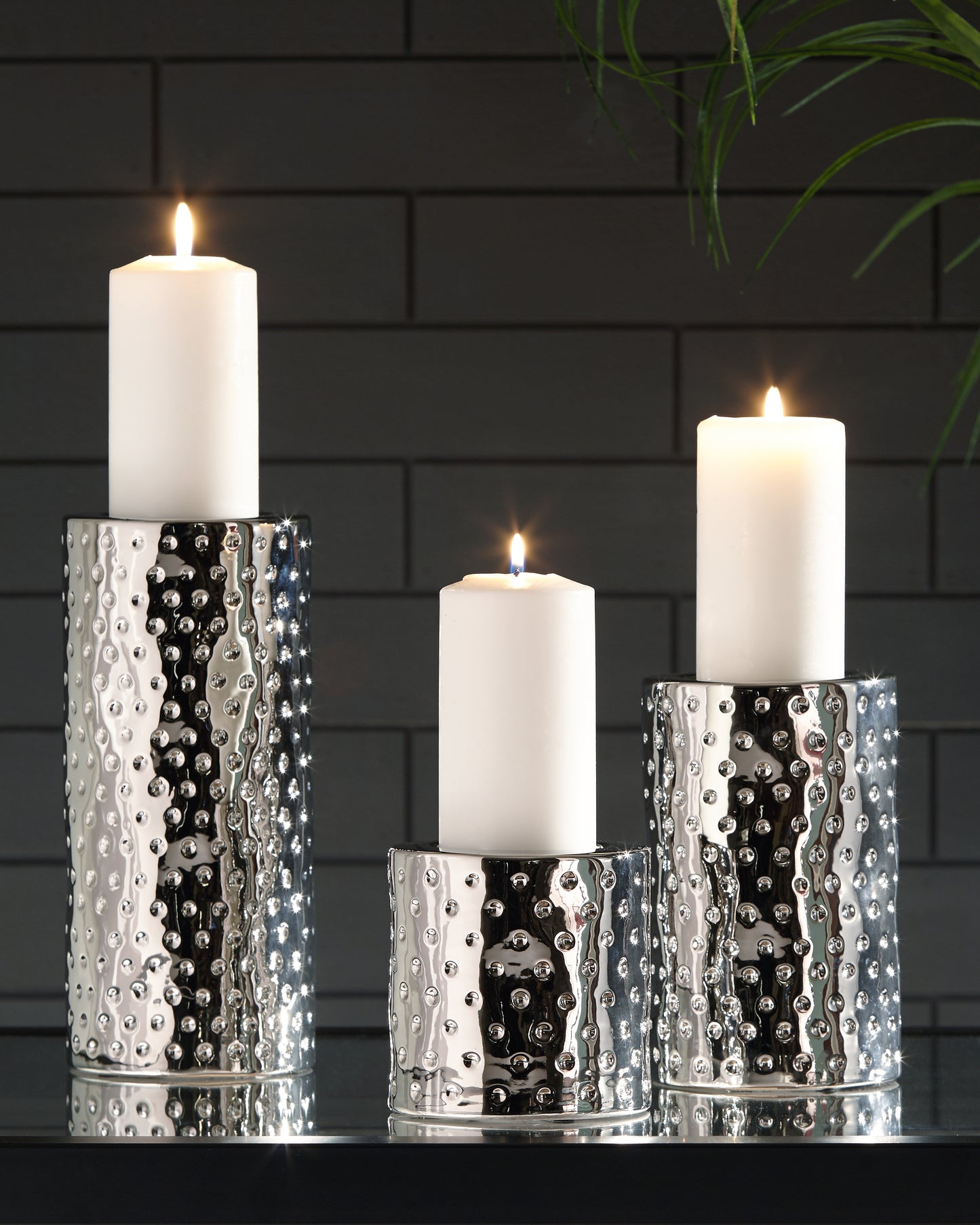 Auburndale Furniture Outlet - Ashley Furniture - Marisa Candle Holder - Candle Holder Set (3/CN) / Gold Finish - A2000461