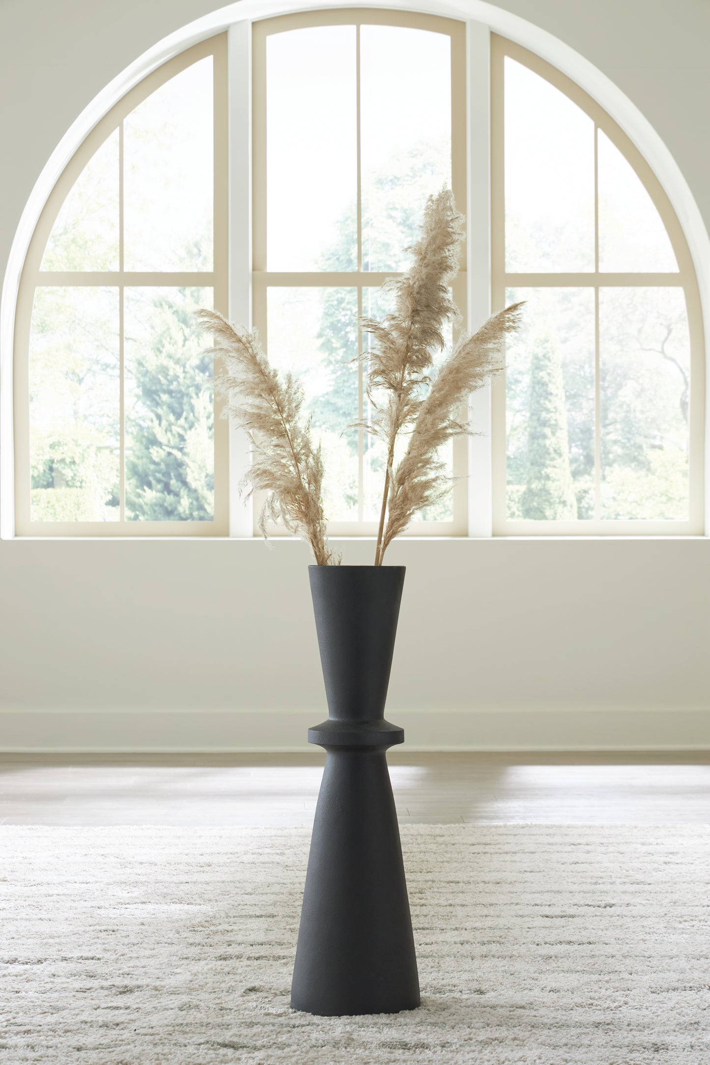 Auburndale Furniture Outlet - Ashley Furniture - Collisten Vase - Vase / Black - A2000663