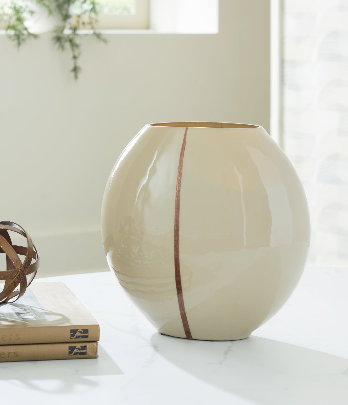 Auburndale Furniture Outlet - Ashley Furniture - Sheabourne Vase - Vase / Cream - A2000701