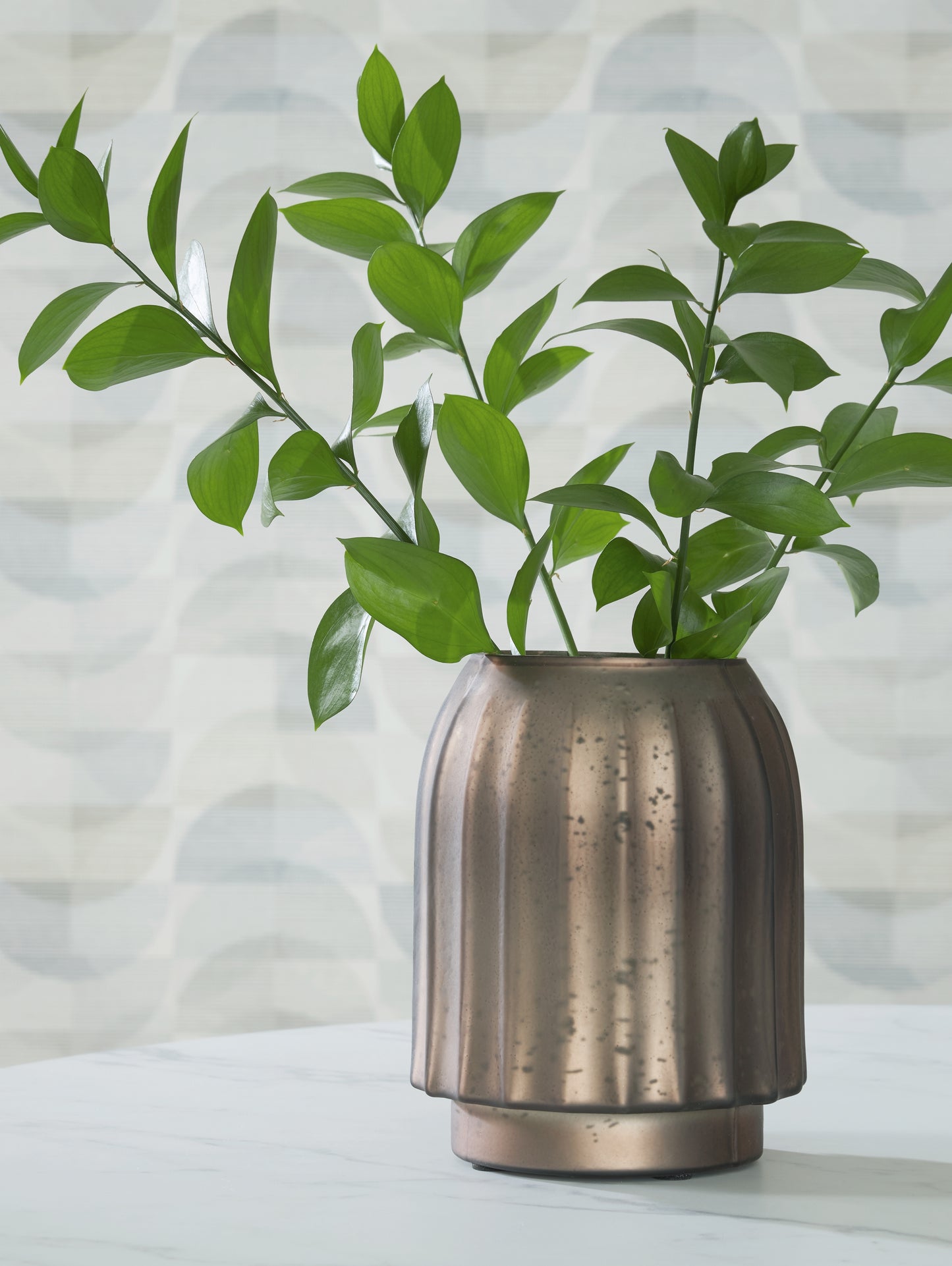 Auburndale Furniture Outlet - Ashley Furniture - Briarcott Vase - Vase / Brown - A2000703