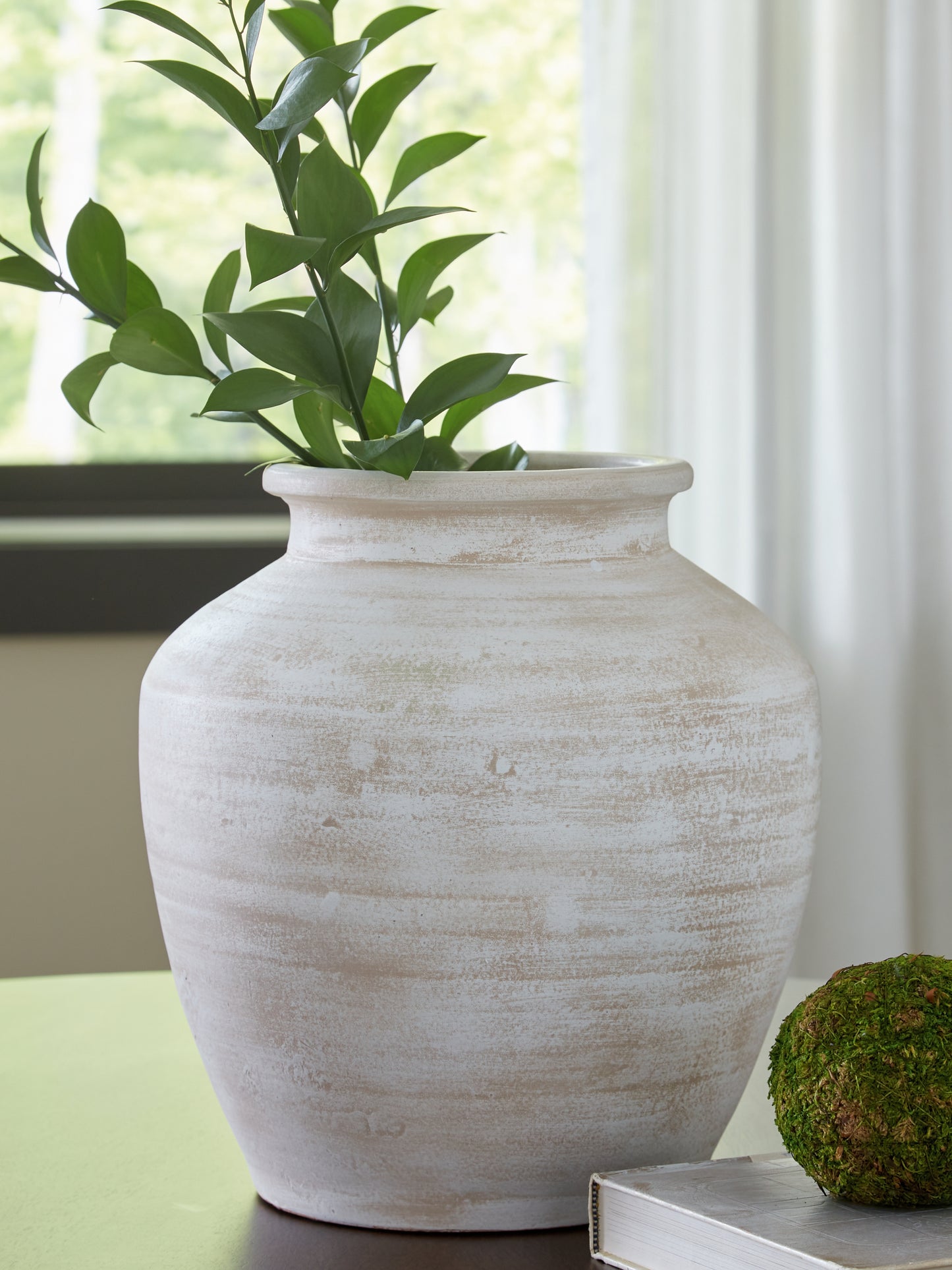 Auburndale Furniture Outlet - Ashley Furniture - Meadie Vase - Vase / Distressed White - A2000788