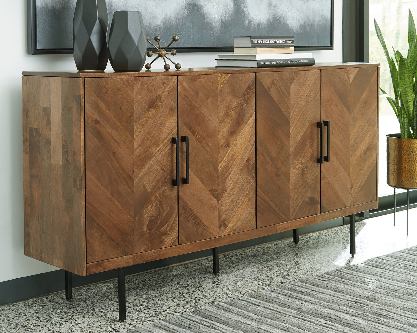 Auburndale Furniture Outlet - Ashley Furniture - Prattville Accent Cabinet - Accent Cabinet / Brown - A4000308