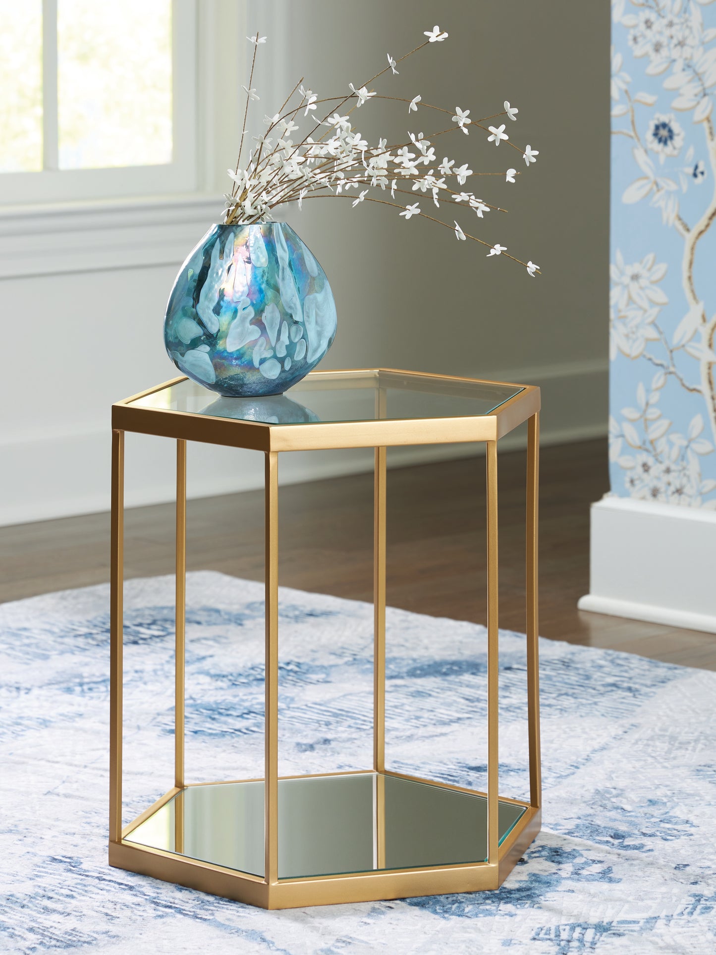 Auburndale Furniture Outlet - Ashley Furniture - Veerwick Accent Coffee Table - Accent Cocktail Table / Gold Finish - A4000661