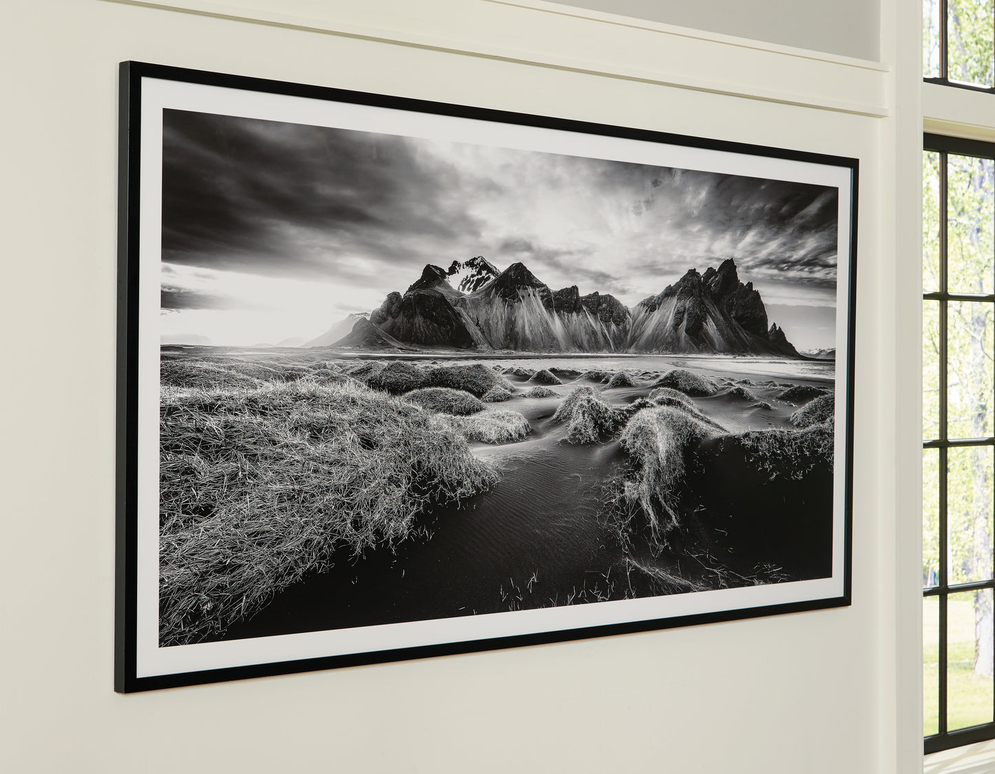 Auburndale Furniture Outlet - Ashley Furniture - Delstone Wall Decor - Wall Art / Black/White - A8000424