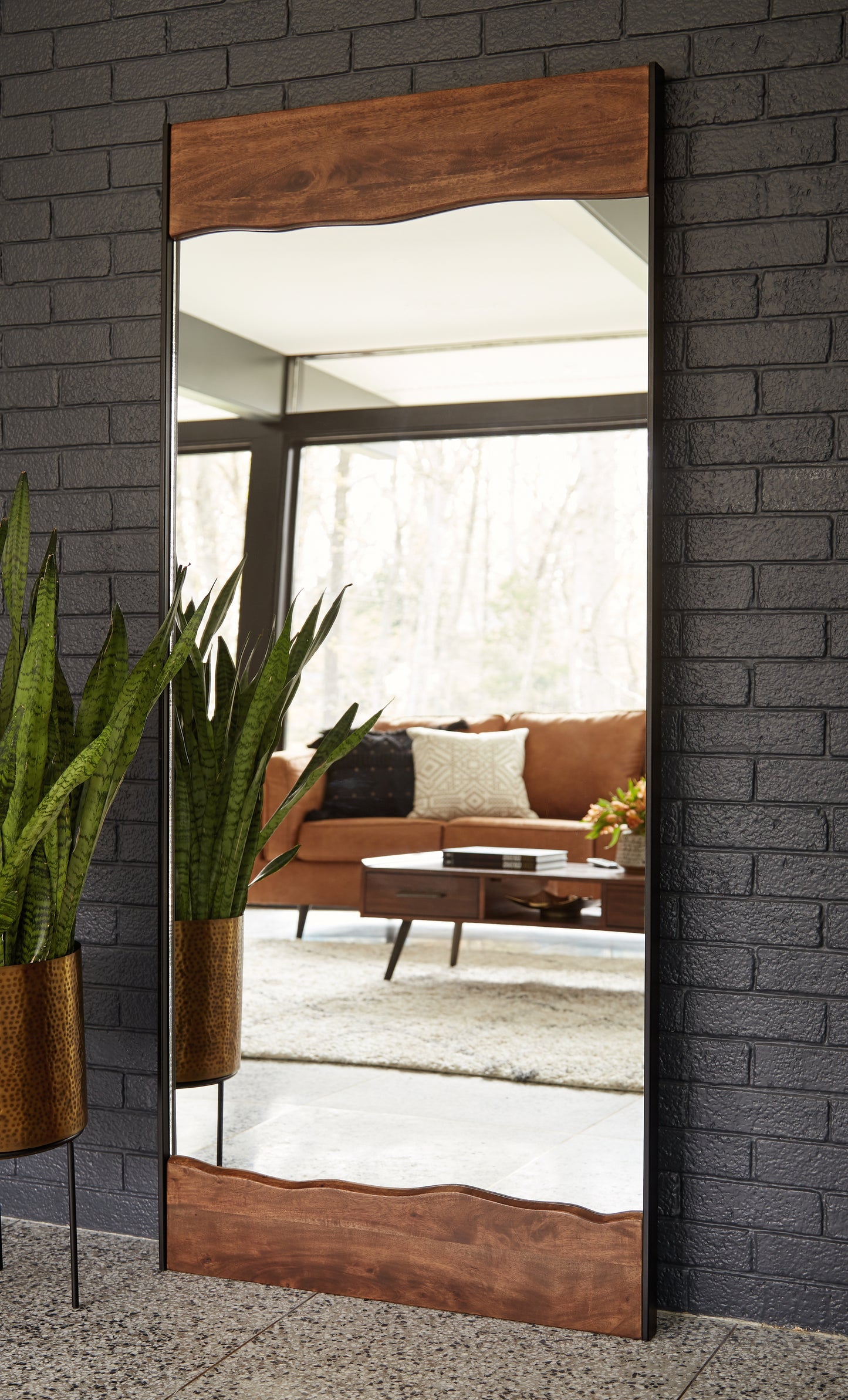 Auburndale Furniture Outlet - Ashley Furniture - Panchali Mirror - Floor Mirror / Brown/Black - A8010197