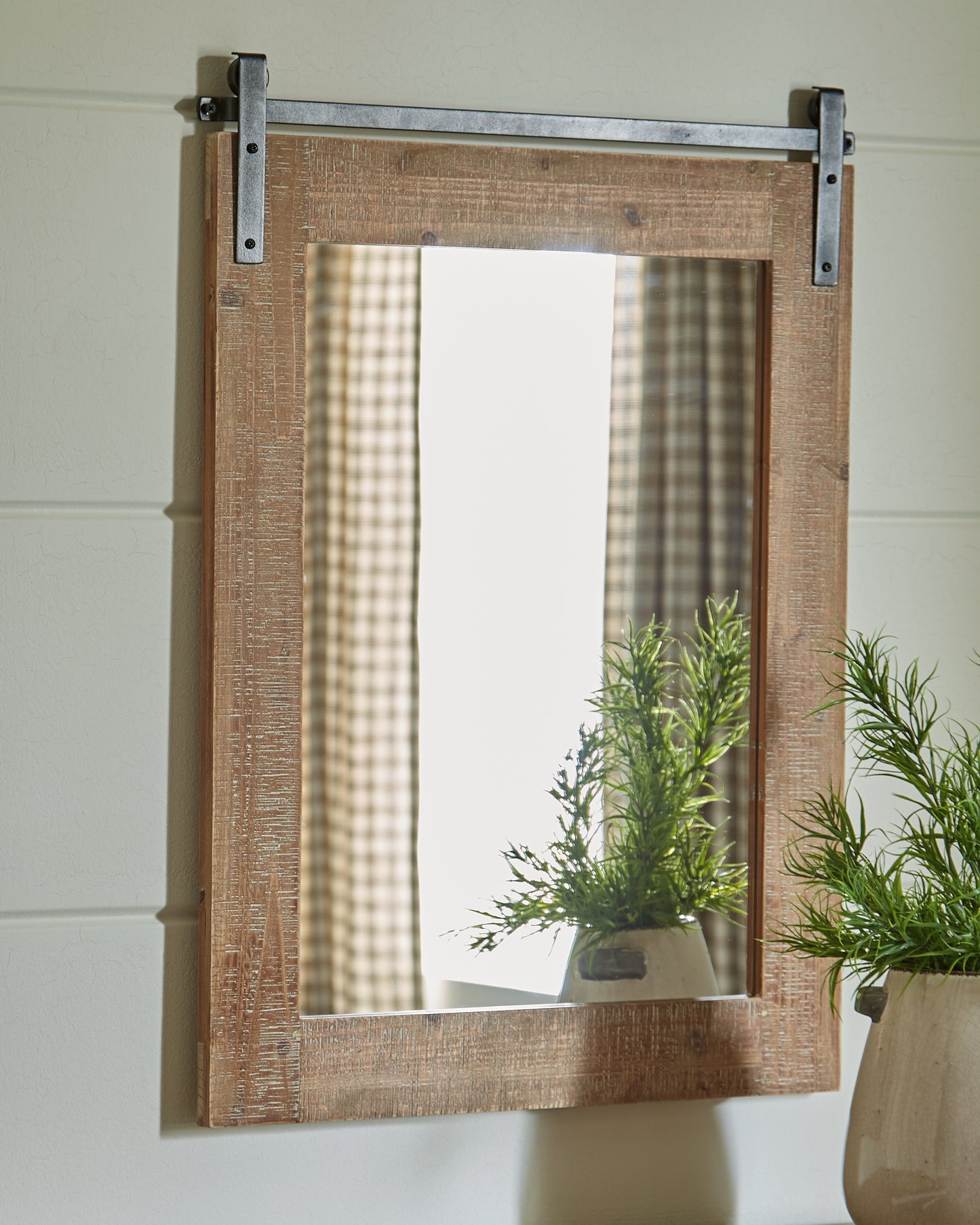 Auburndale Furniture Outlet - Ashley Furniture - Lanie Mirror - Accent Mirror / Antique Brown - A8010223