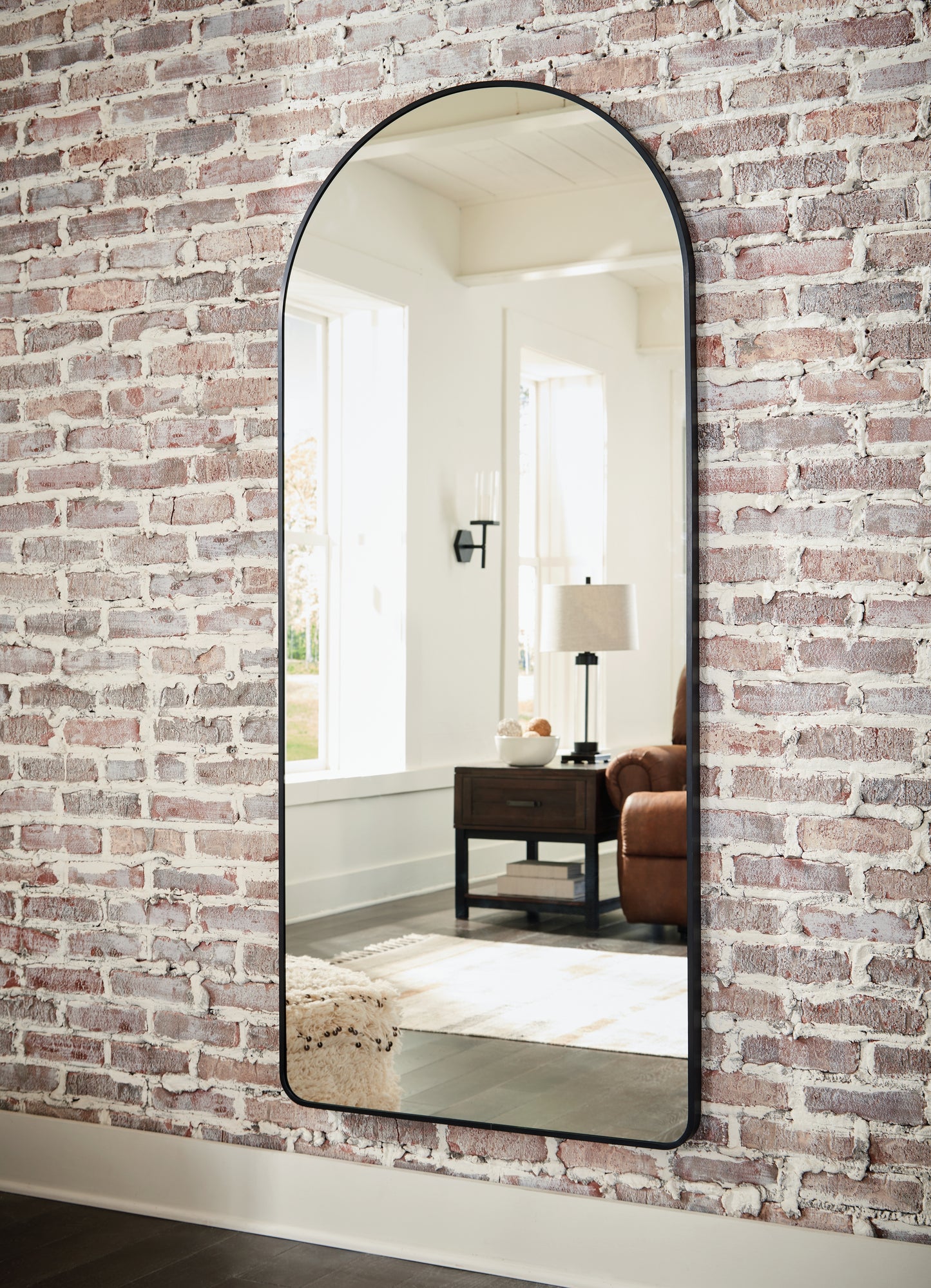 Auburndale Furniture Outlet - Ashley Furniture - Sethall Mirror - Floor Mirror / Black - A8010307