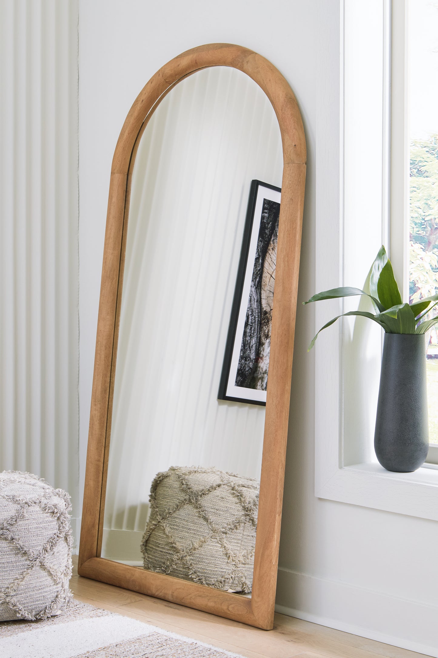 Auburndale Furniture Outlet - Ashley Furniture - Dairville Mirror - Floor Mirror / Brown - A8010323