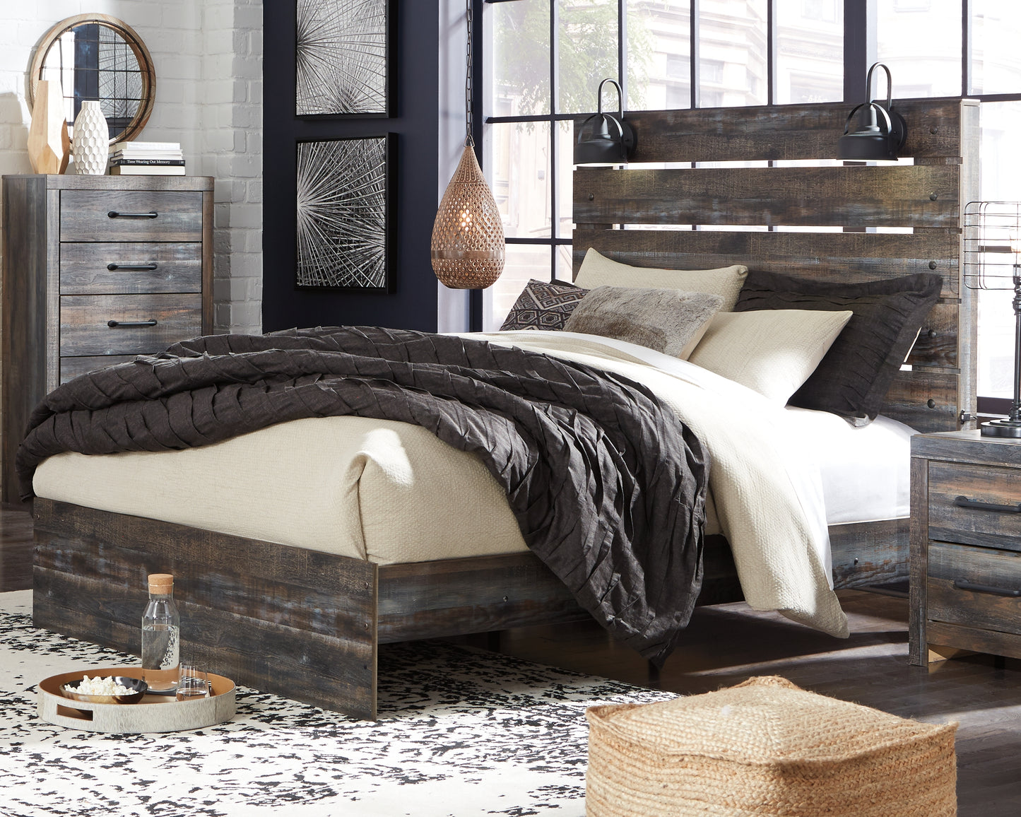 Auburndale Furniture Outlet - Ashley Furniture - Drystan Bedroom - Queen Panel Bed / Multi - B211B4