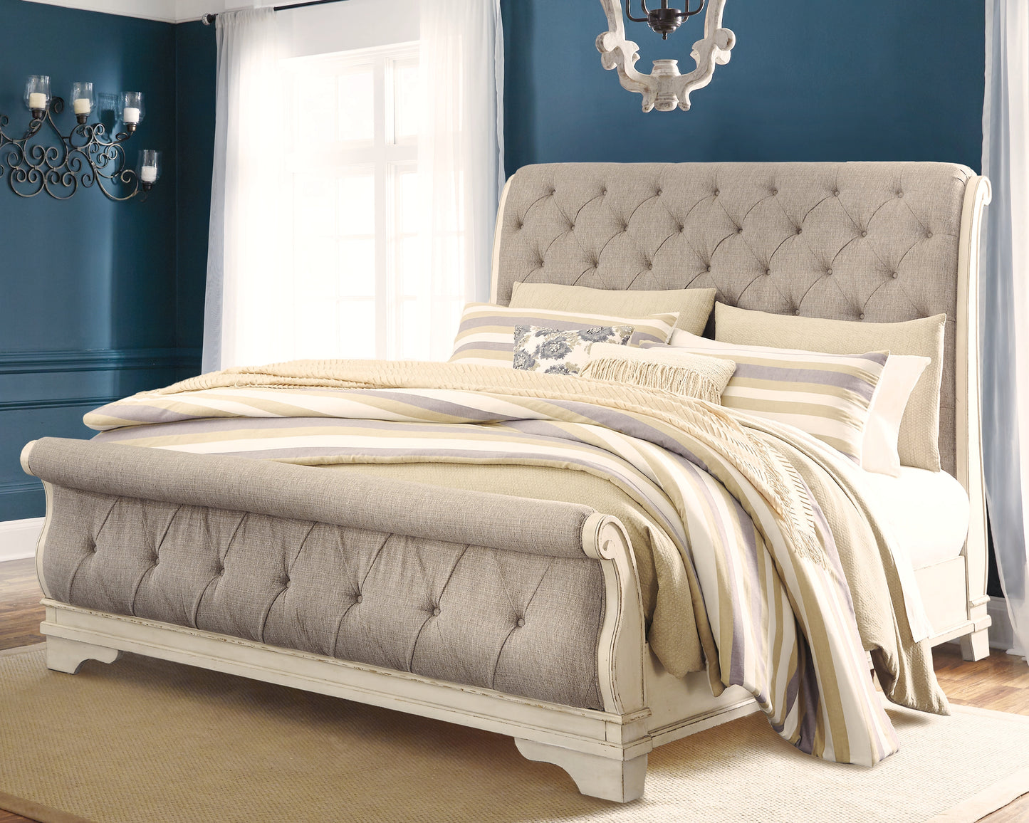 Auburndale Furniture Outlet - Ashley Furniture - Realyn Bedroom - Queen Sleigh Bed / Chipped White - B743B4