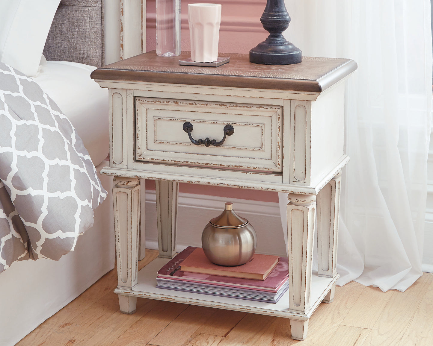 Auburndale Furniture Outlet - Ashley Furniture - Realyn Bedroom - One Drawer Night Stand / Chipped White - B743-91