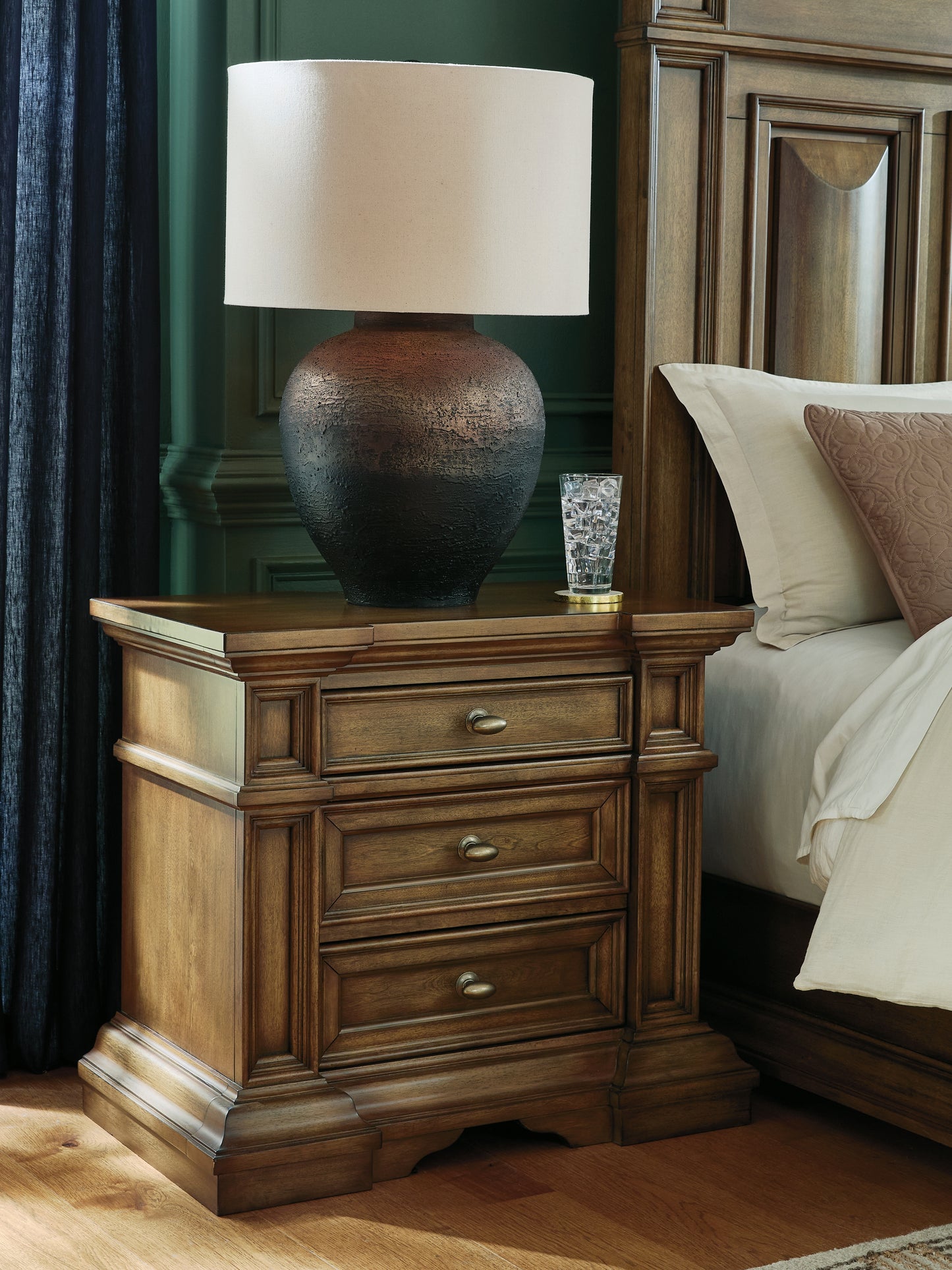 Auburndale Furniture Outlet - Ashley Furniture - Frantanna Bedroom - Three Drawer Night Stand / Brown - PCB949-93