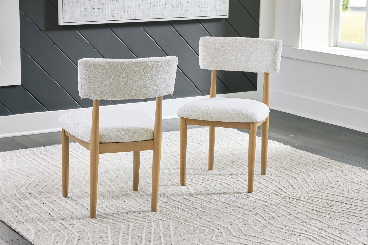 Auburndale Furniture Outlet - Ashley Furniture - Sawdyn Dining Room - Dining Chair (Set of 2) / Light Brown - D427-02X2