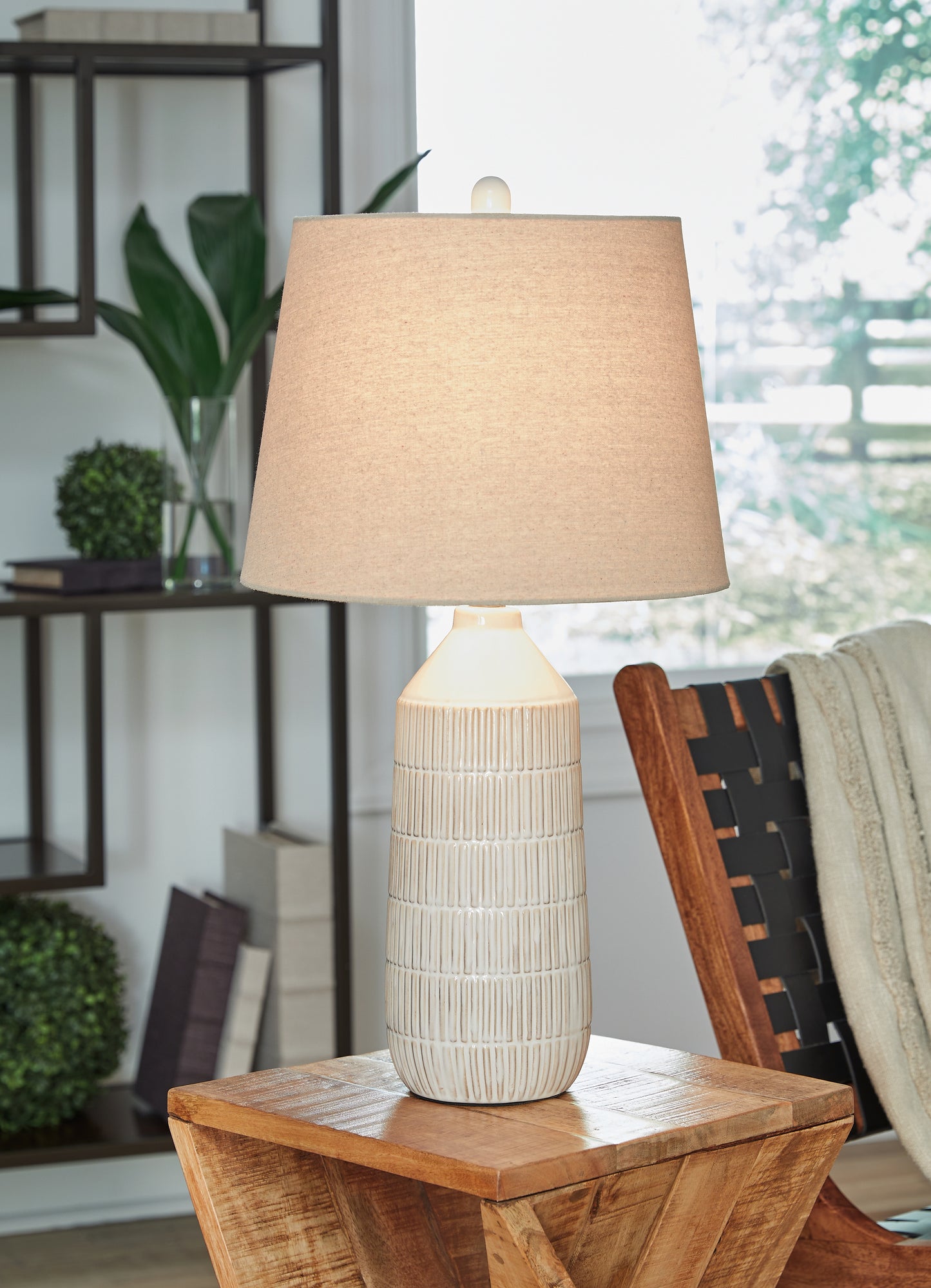 Auburndale Furniture Outlet - Ashley Furniture - Willport Lighting - Ceramic Table Lamp (Set of 2) / Off White - L177994