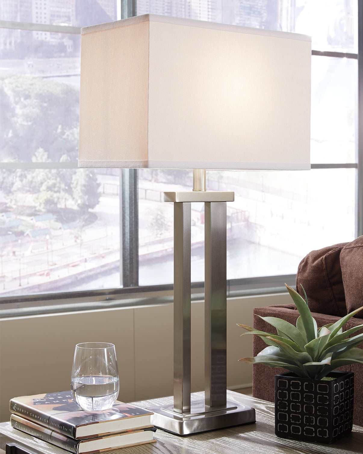 Auburndale Furniture Outlet - Ashley Furniture - Aniela Lighting - Metal Table Lamp (Set of 2) / Bronze Finish - L204074