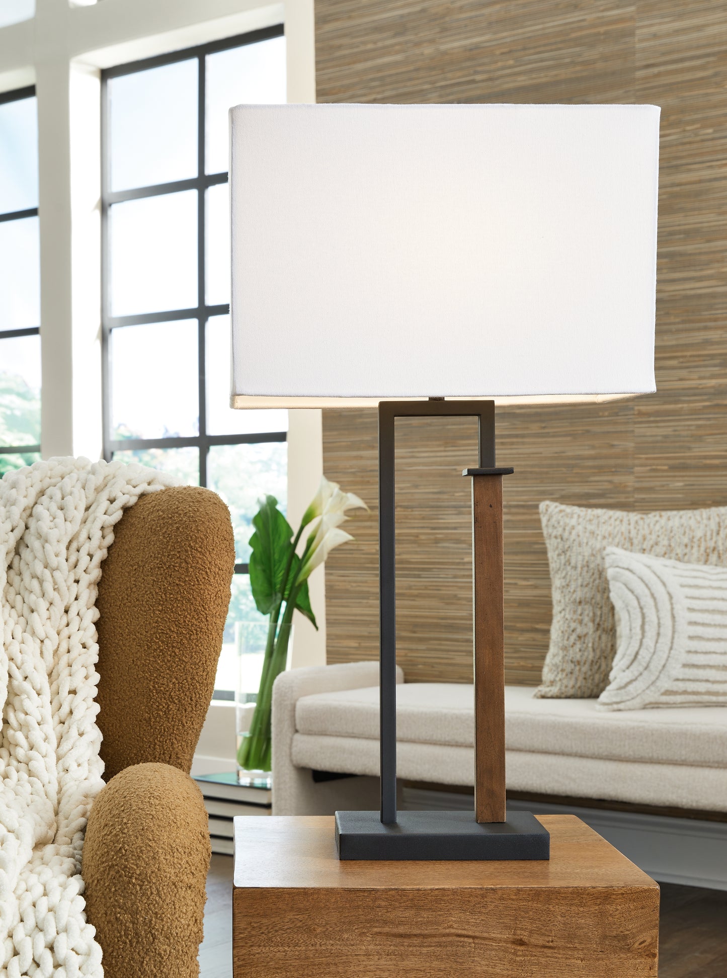 Auburndale Furniture Outlet - Ashley Furniture - Voslen Lighting - Metal Table Lamp (Set of 2) / Black/Brown - L204554