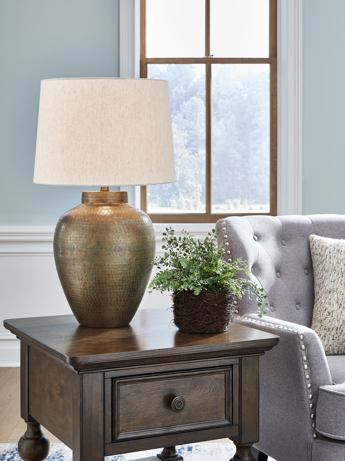 Auburndale Furniture Outlet - Ashley Furniture - Madney Lighting - 2-Piece Lamp Set / Antique Gold Finish - L207494X2