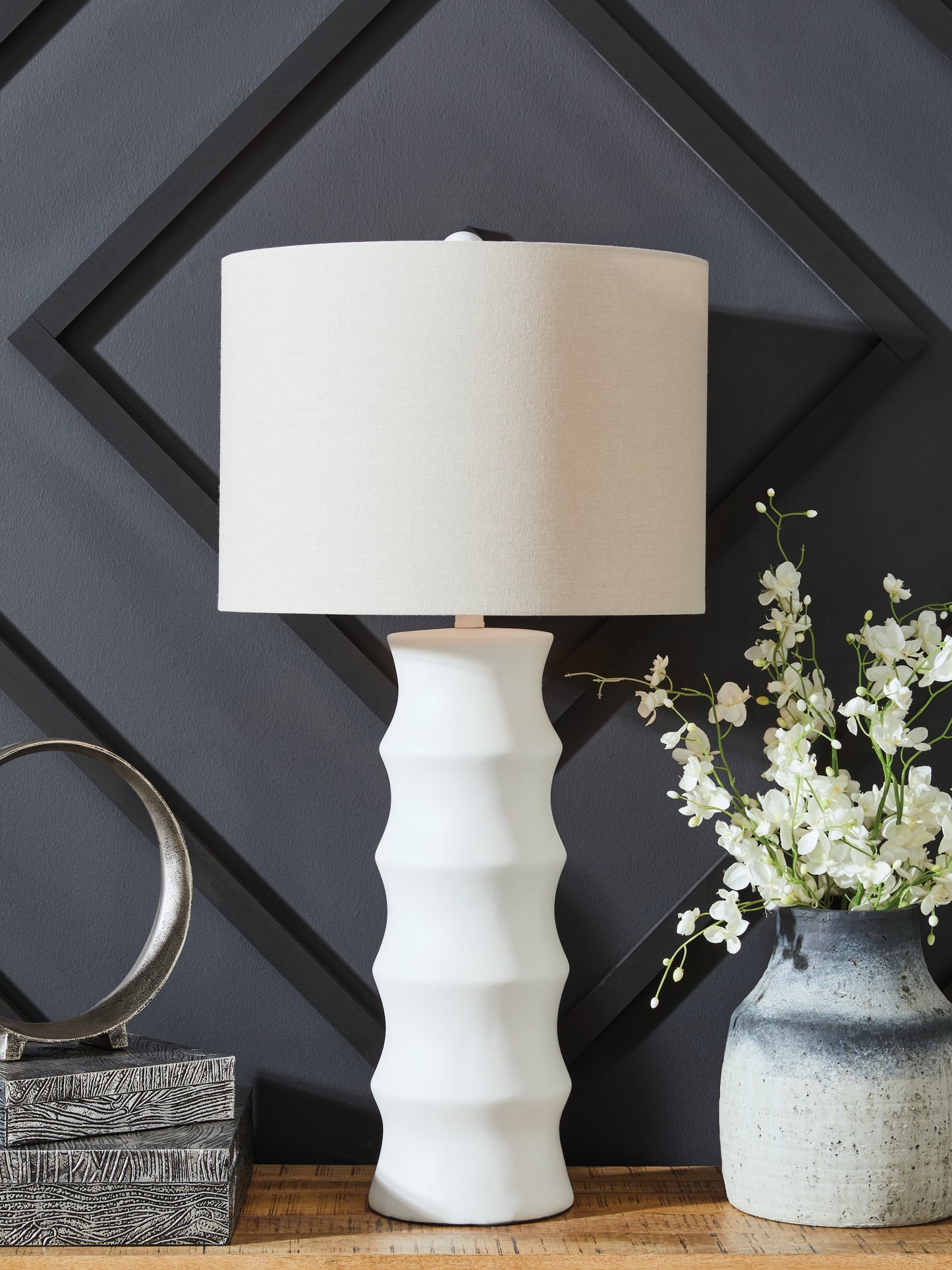 Auburndale Furniture Outlet - Ashley Furniture - Veraleigh Lighting - Poly Floor Lamp (1/CN) / White - L235851