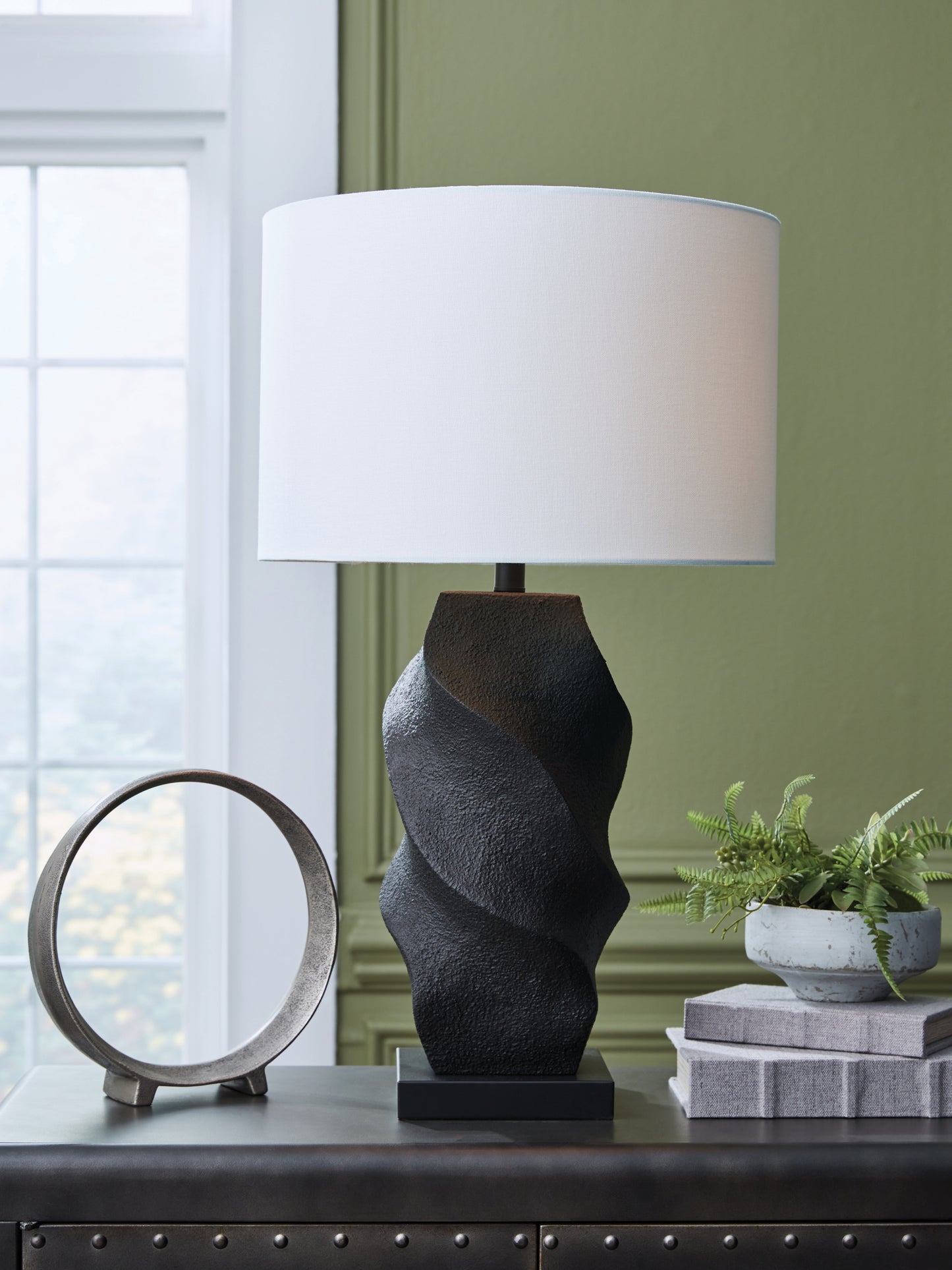 Auburndale Furniture Outlet - Ashley Furniture - Amillion Lighting - Poly Table Lamp (1/CN) / Black - L235904