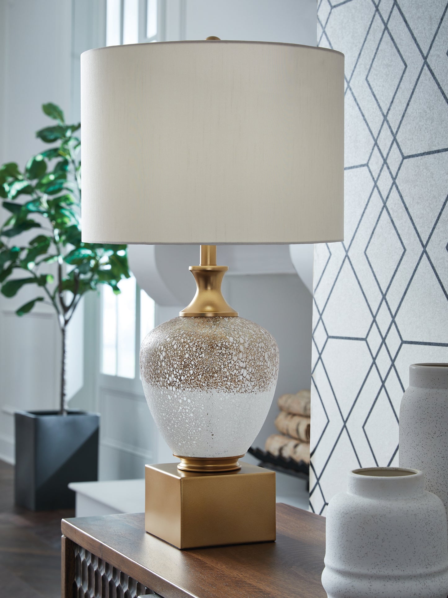 Auburndale Furniture Outlet - Ashley Furniture - Tavisburg Lighting - Glass Table Lamp (1/CN) / Brown/White/Gold - L430894
