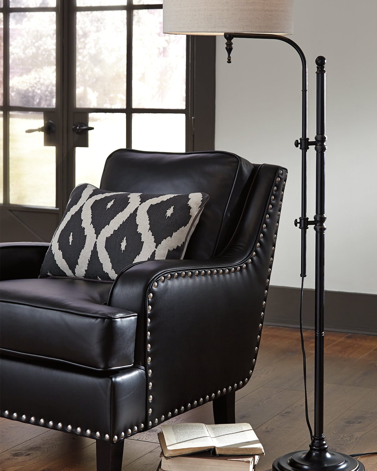 Auburndale Furniture Outlet - Ashley Furniture - Anemoon Lighting - Metal Floor Lamp (1/CN) / Black - L734251
