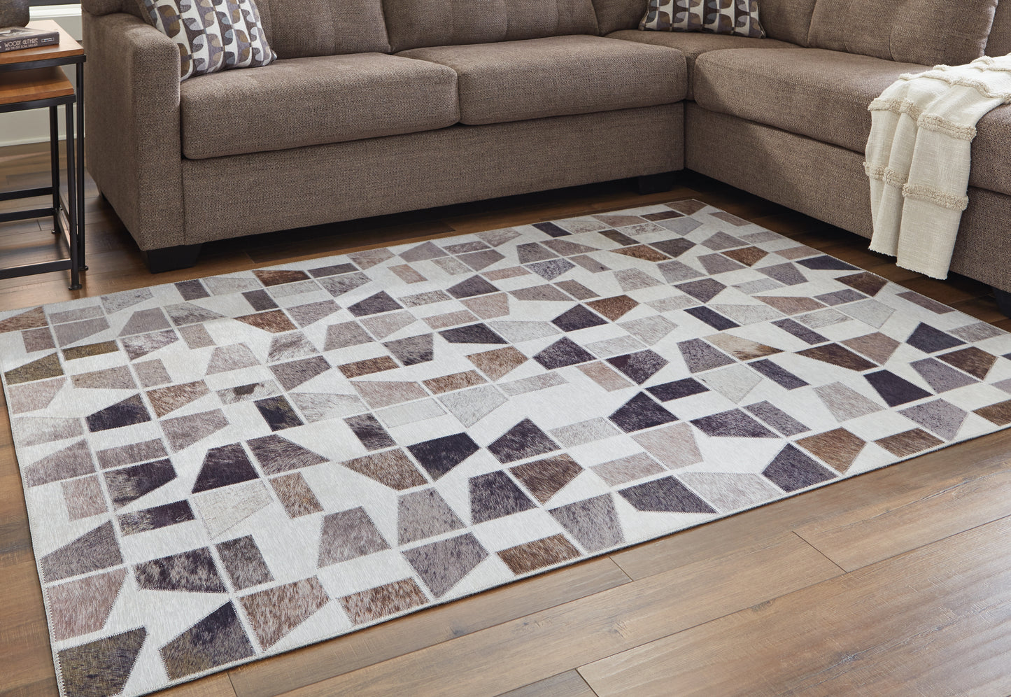 Auburndale Furniture Outlet - Ashley Furniture - Jettner Rug - 5' x 7' Rug / Multi - R405782