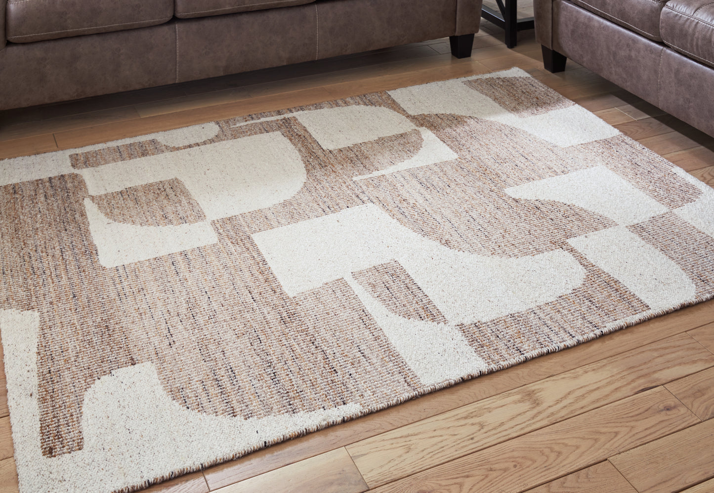 Auburndale Furniture Outlet - Ashley Furniture - Brynnfield Rug - 5' x 7' Rug / Beige/Brown - R406372