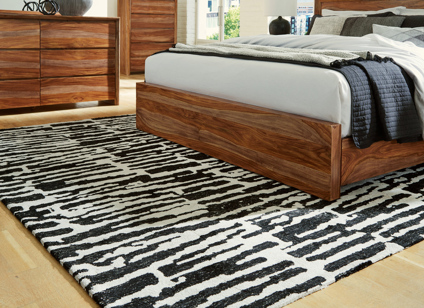 Auburndale Furniture Outlet - Ashley Furniture - Bramshaw Rug - 8' x 10' Rug / Black/Ivory - R406761