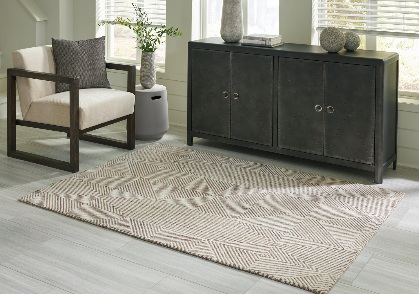 Auburndale Furniture Outlet - Ashley Furniture - Jadott Rug - 5' x 7' Rug / Beige/Brown - R406802