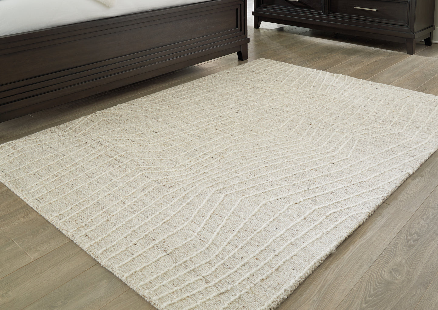 Auburndale Furniture Outlet - Ashley Furniture - Varahill Rug - 5' x 7' Rug / Gray/Ivory - R406932