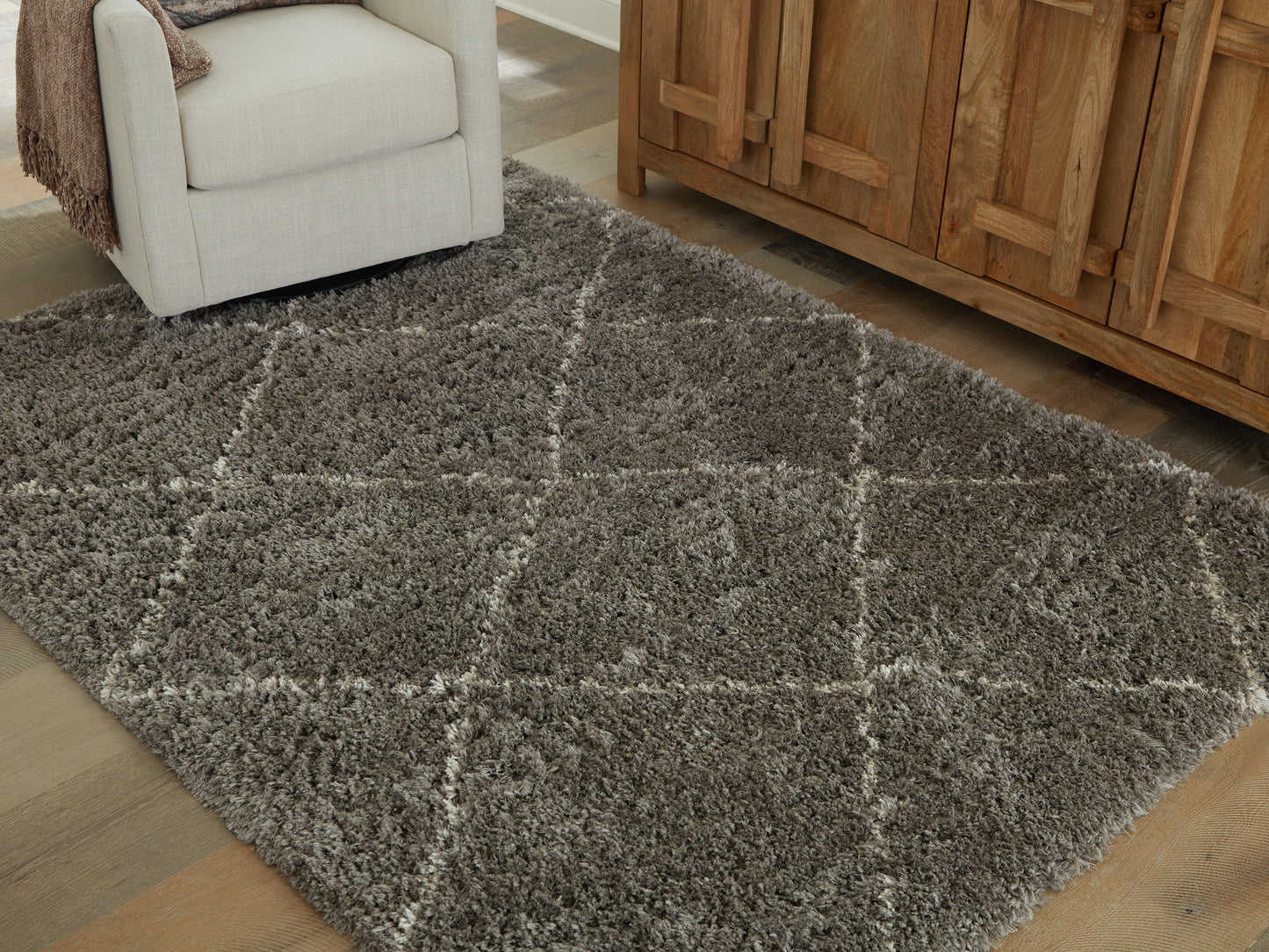 Auburndale Furniture Outlet - Ashley Furniture - Wrenlow Rug - 5' x 7' Rug / Gray/Cream - R407222