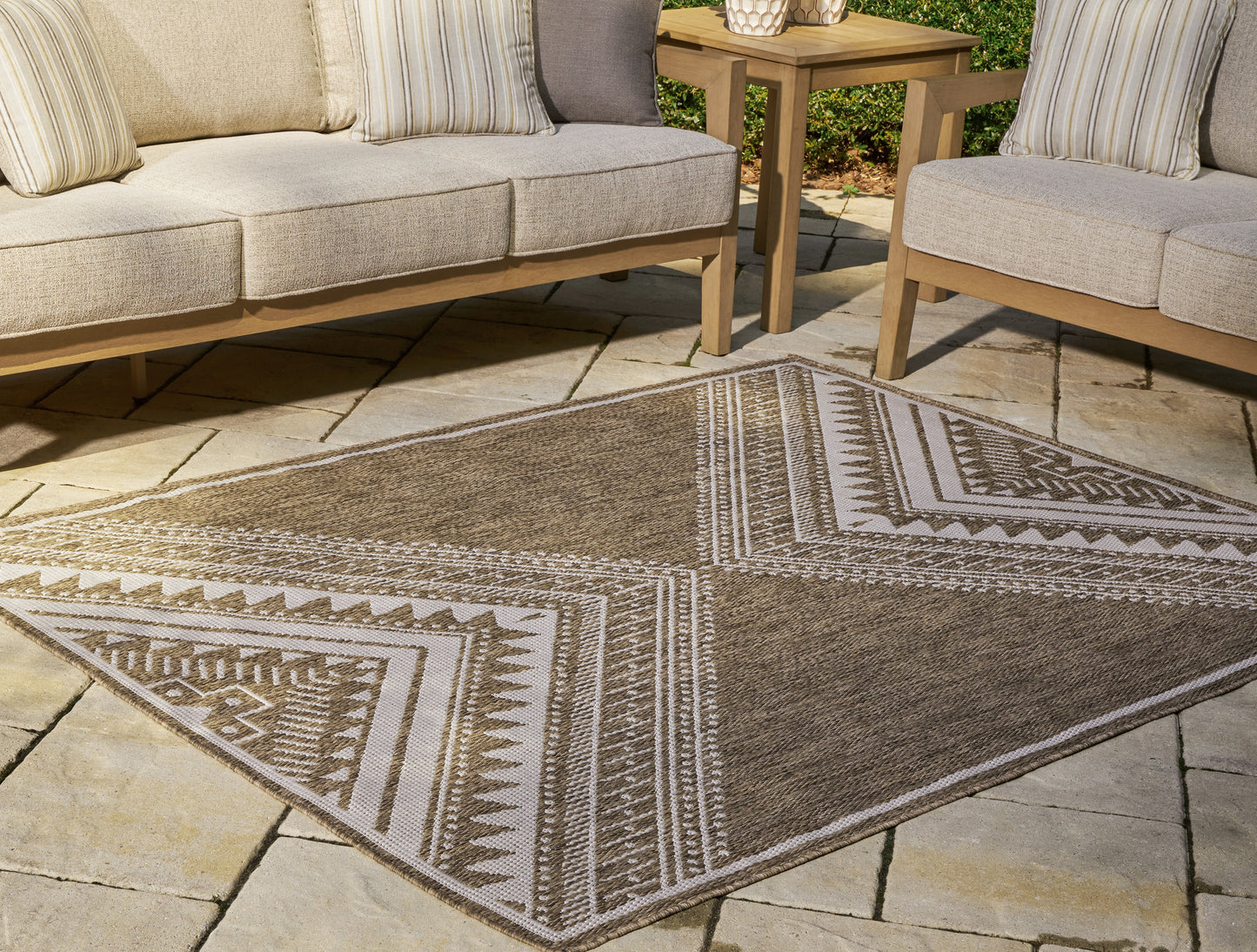Auburndale Furniture Outlet - Ashley Furniture - Dunsler Rug - 5' x 7' Rug / Brown/Cream - R900012