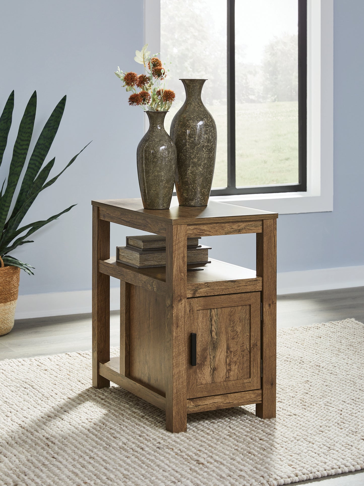 Auburndale Furniture Outlet - Ashley Furniture - Fendenmore Chairside End Table - Chair Side End Table / Brown - T190-117