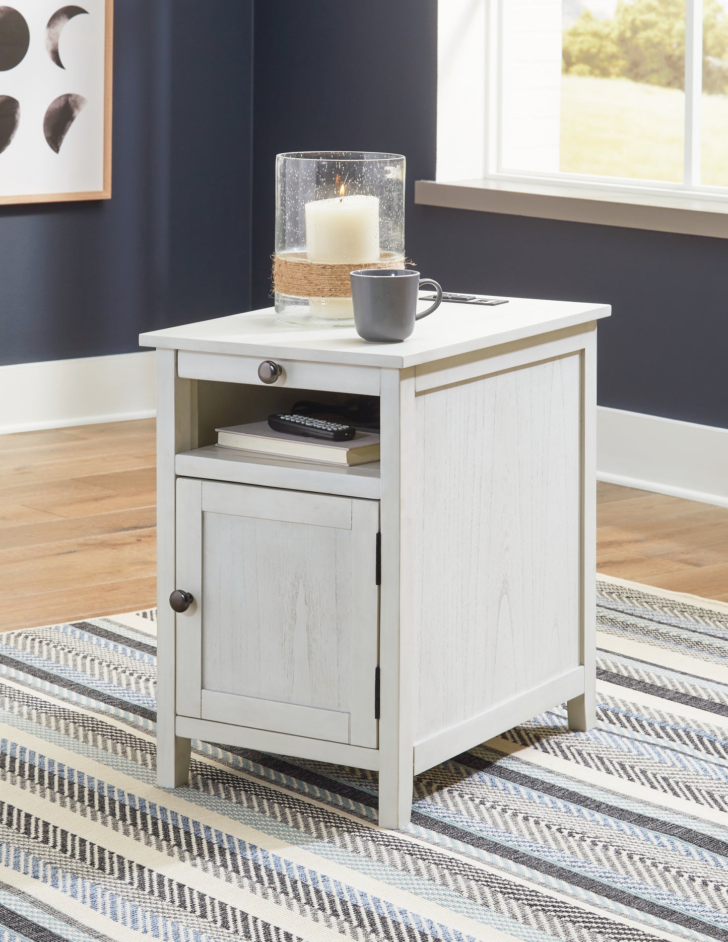 Auburndale Furniture Outlet - Ashley Furniture - Treytown Chairside End Table - Chair Side End Table / Antique White - T300-517