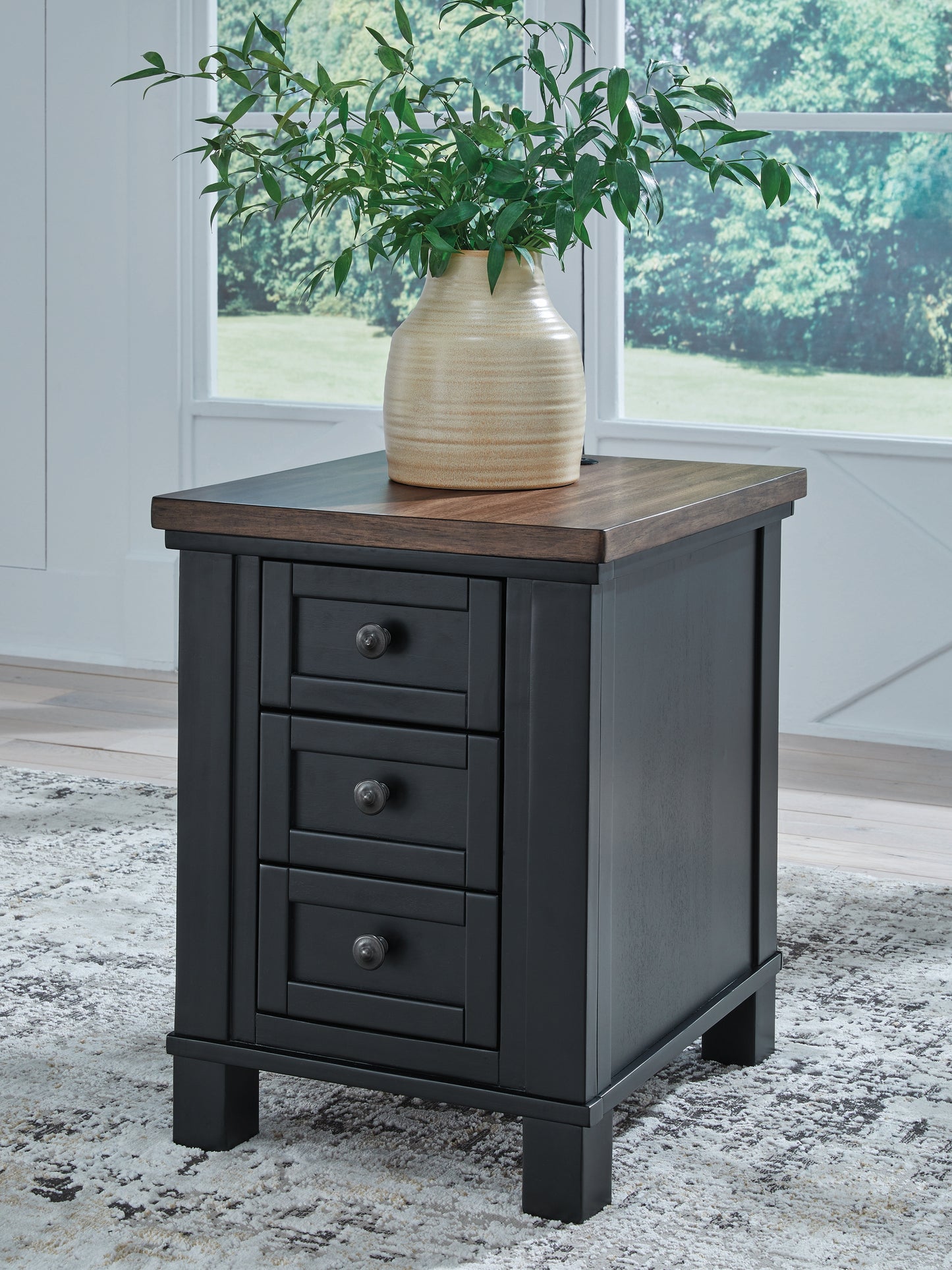 Auburndale Furniture Outlet - Ashley Furniture - Wildenauer Chairside End Table - Chair Side End Table / Brown/Black - T664-7