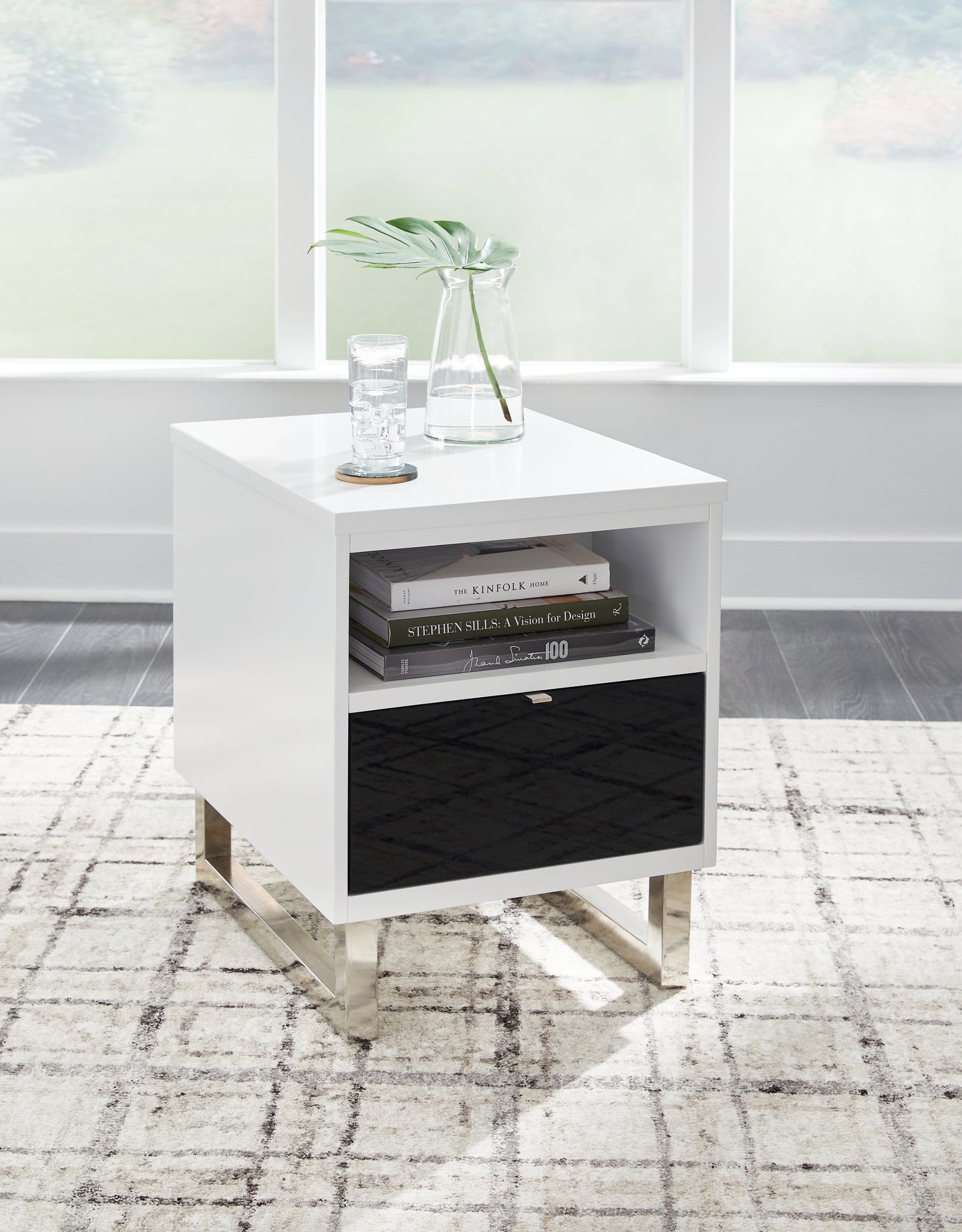 Auburndale Furniture Outlet - Ashley Furniture - Gardoni Chairside End Table - Chair Side End Table / White/Black - T756-7