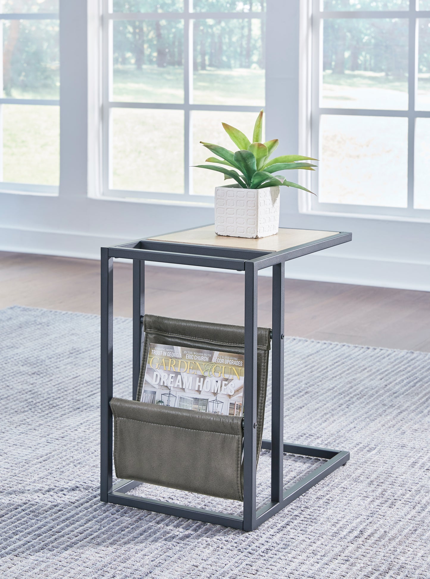 Auburndale Furniture Outlet - Ashley Furniture - Freslowe Chairside End Table - Chair Side End Table / Light Brown/Black - T931-107
