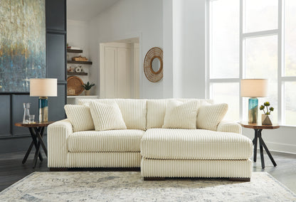 Lindyn Sectional